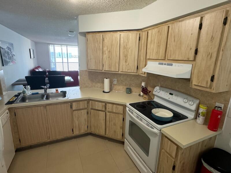 117 Lake Emerald Drive 406