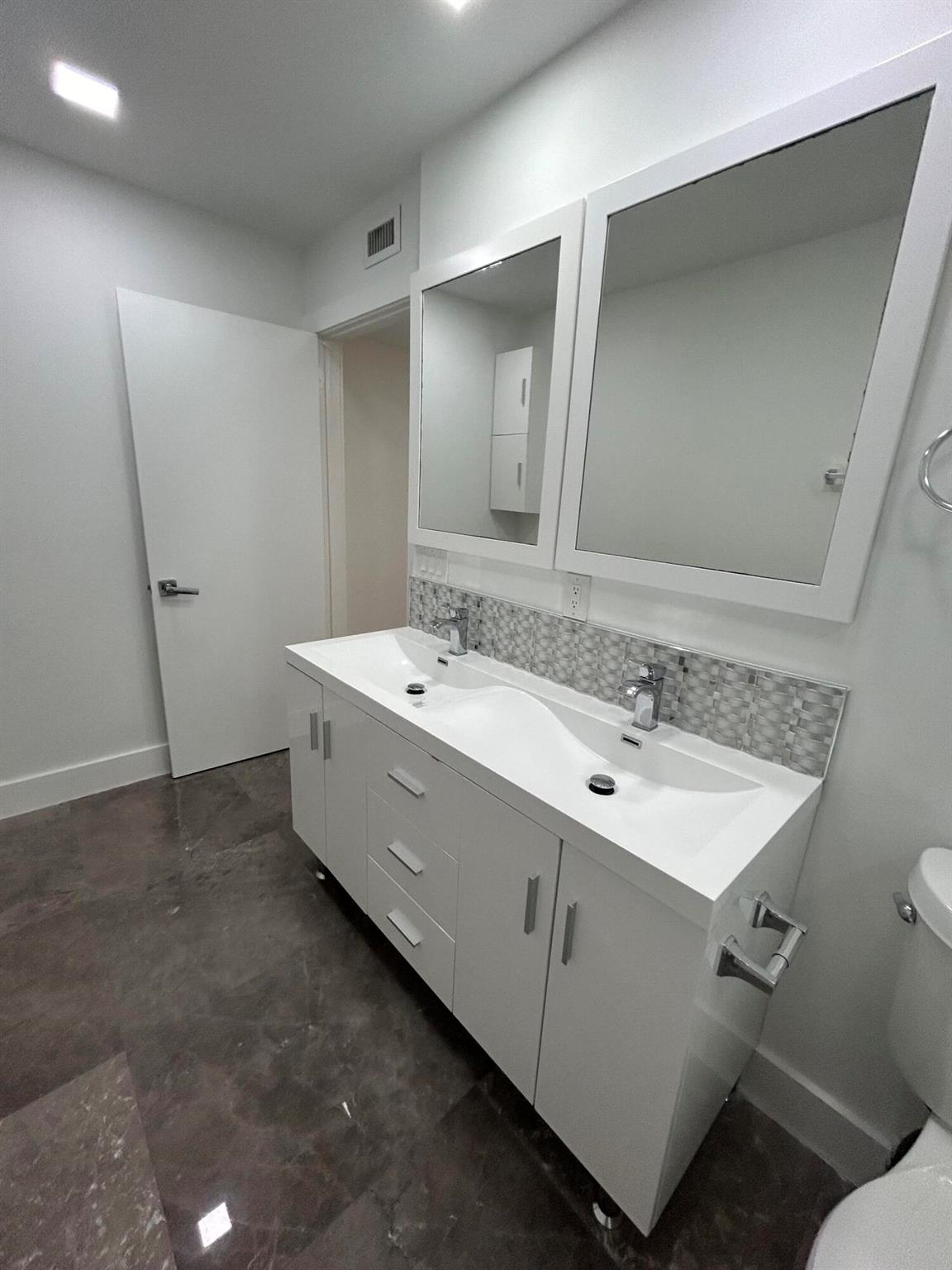 7793 Courtyard Run W 188