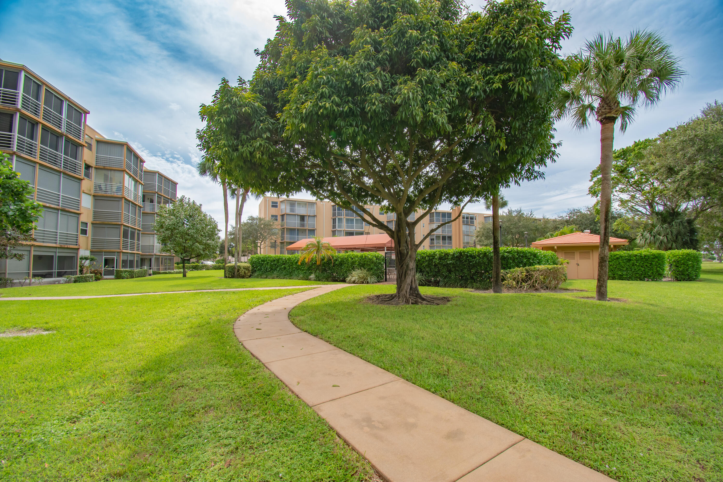 5201 NW 2nd Avenue 2090