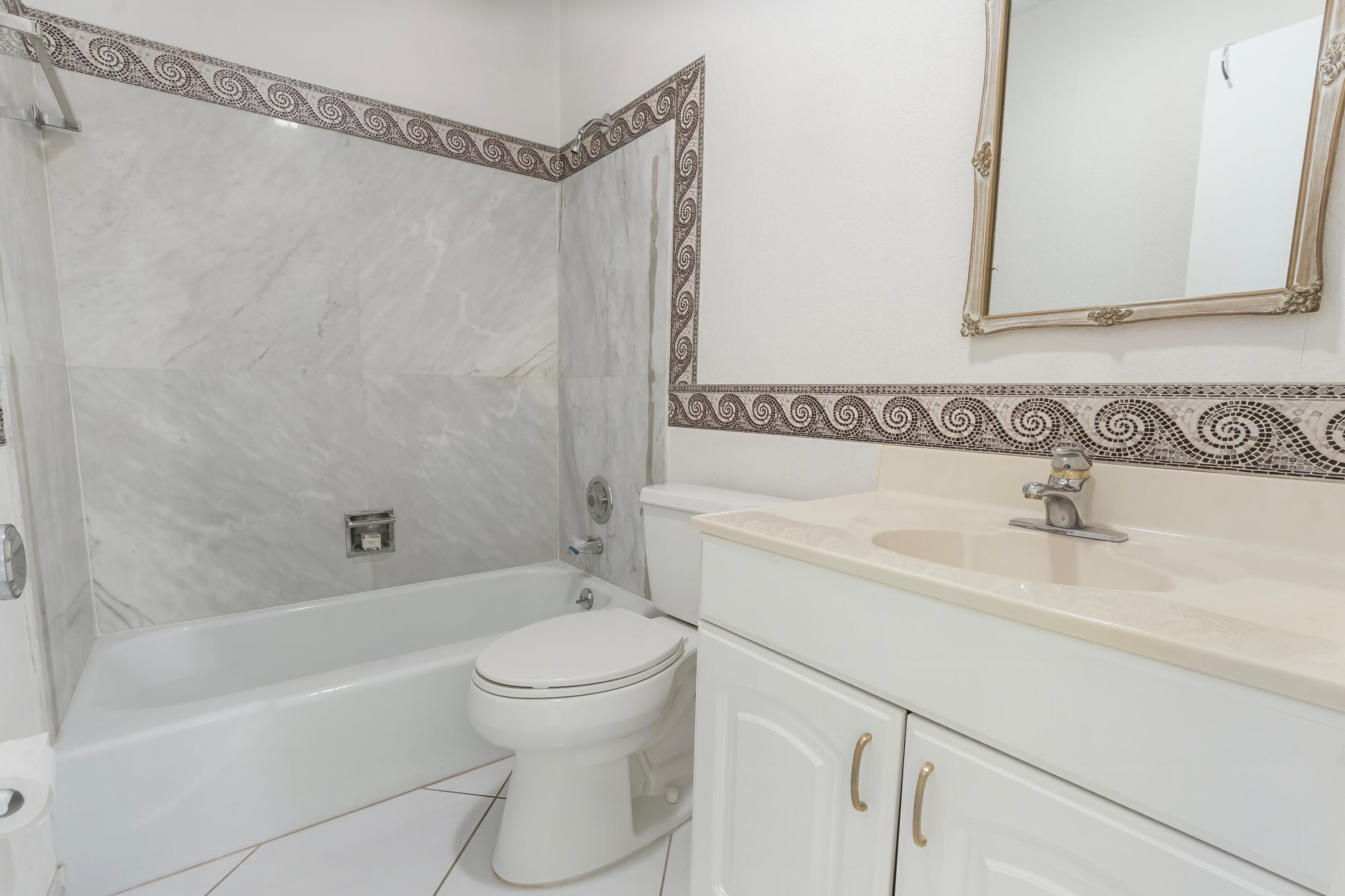 1198 Hillsboro Mile 110