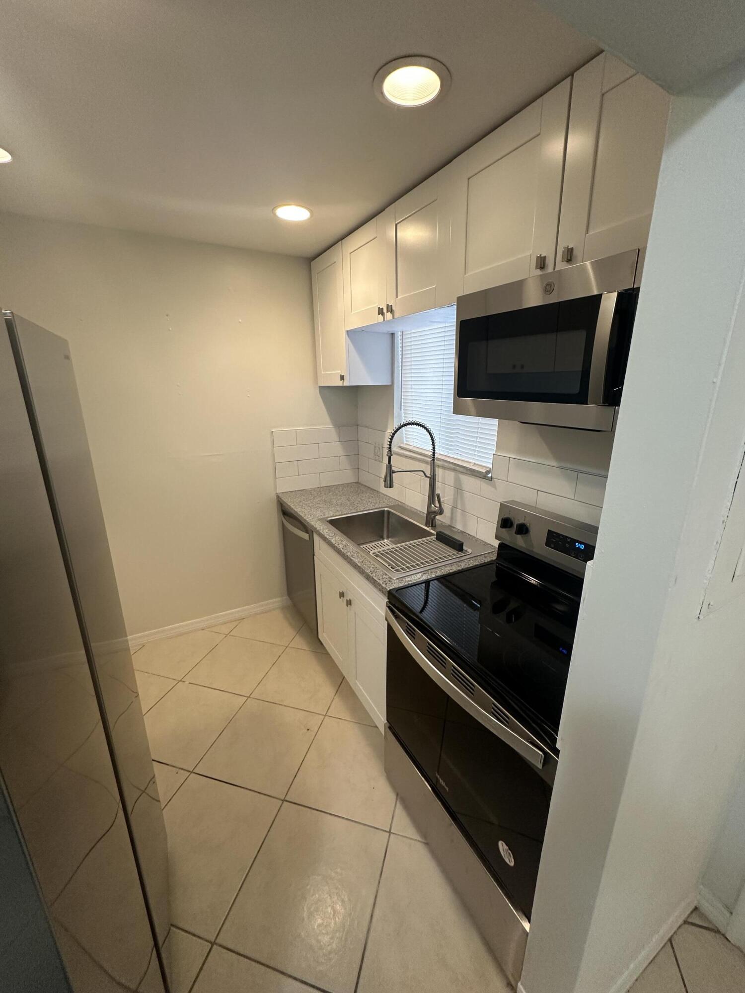 6086 Forest Hill Boulevard 107