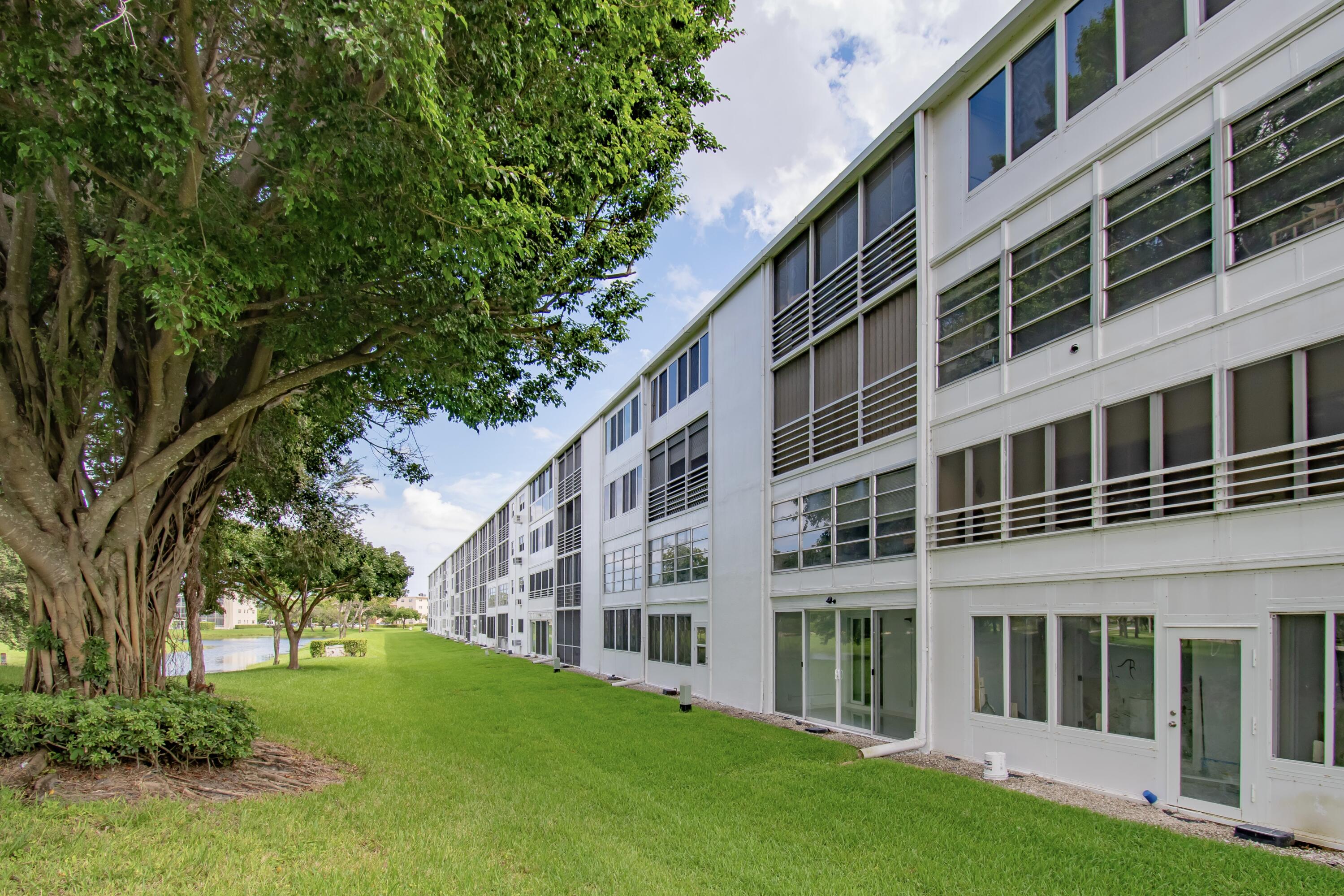 2056 Rexford C 2056