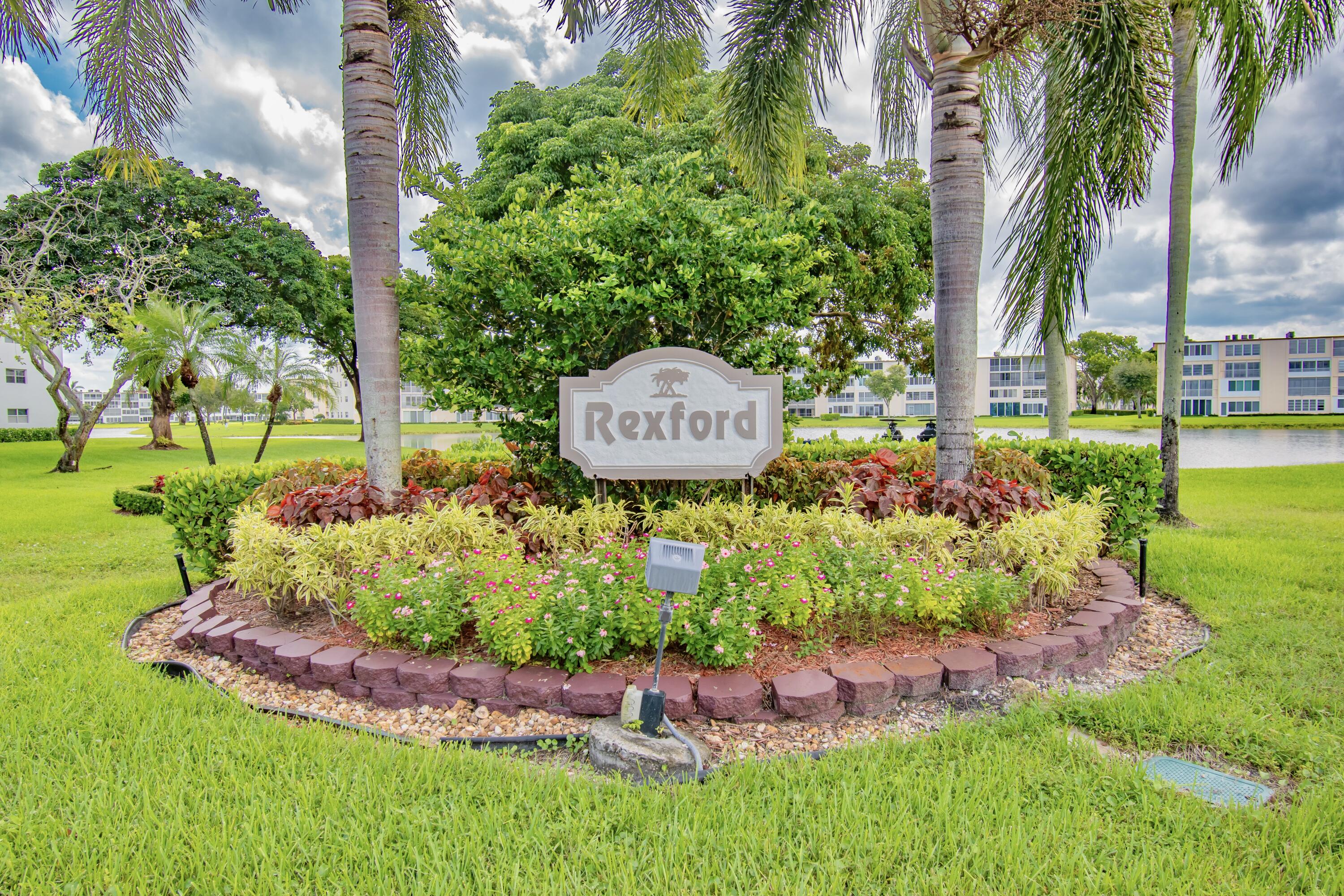 2056 Rexford C 2056