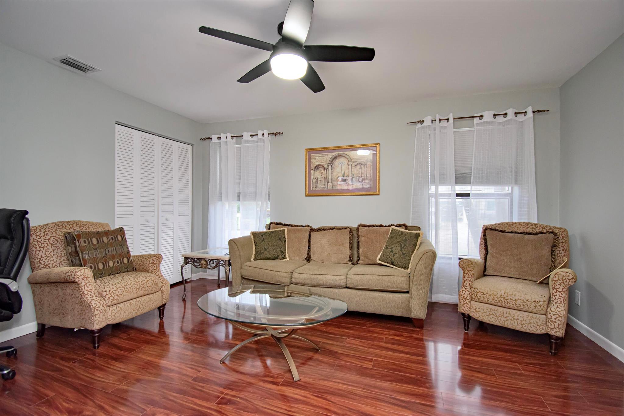 7838 Cypress Cres Crescent