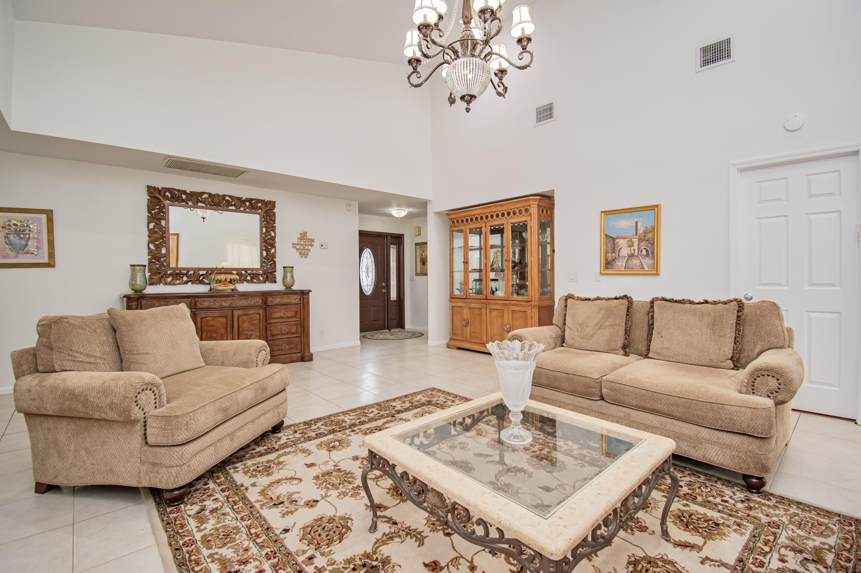 7838 Cypress Cres Crescent