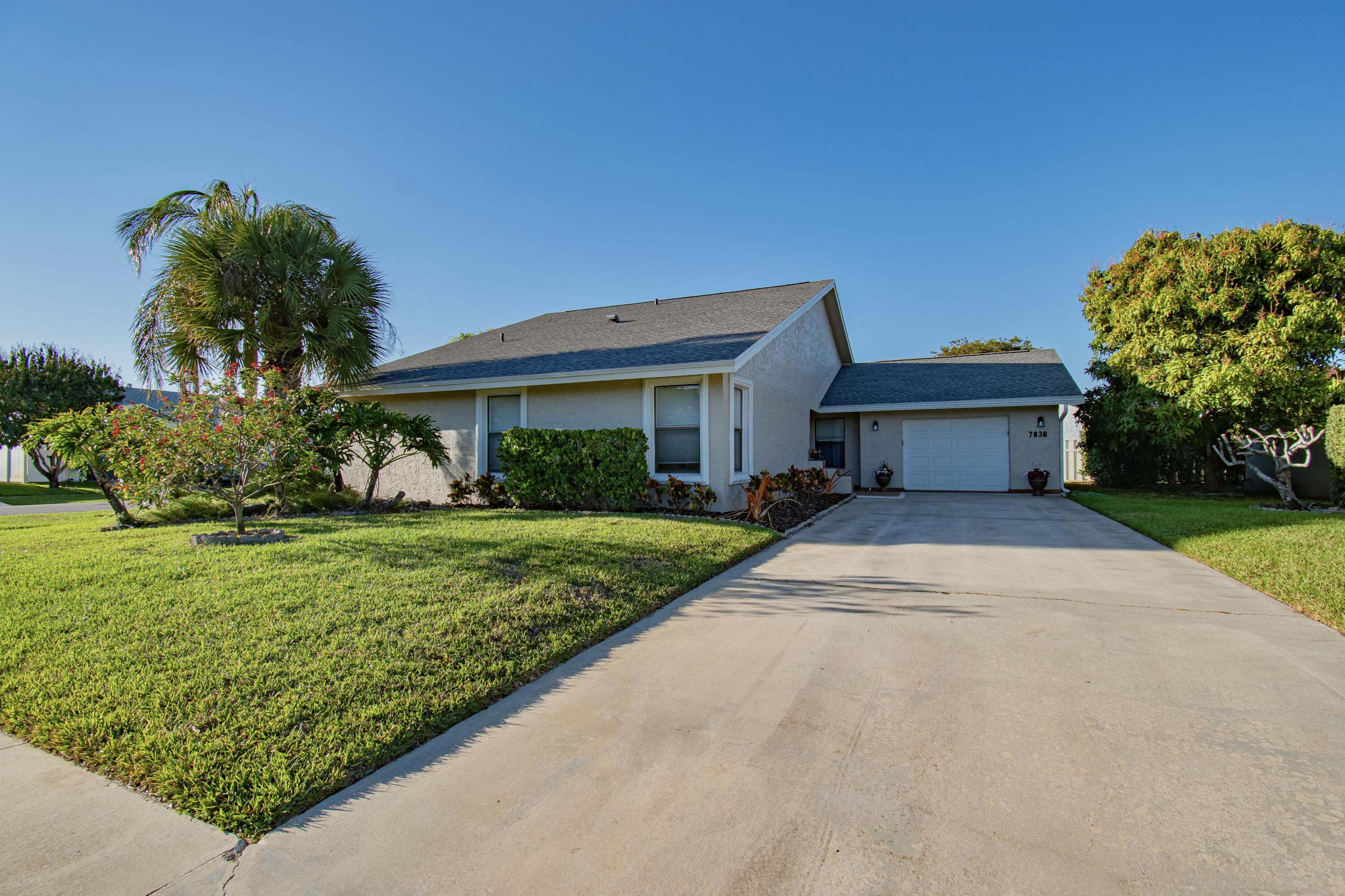 7838 Cypress Cres Crescent