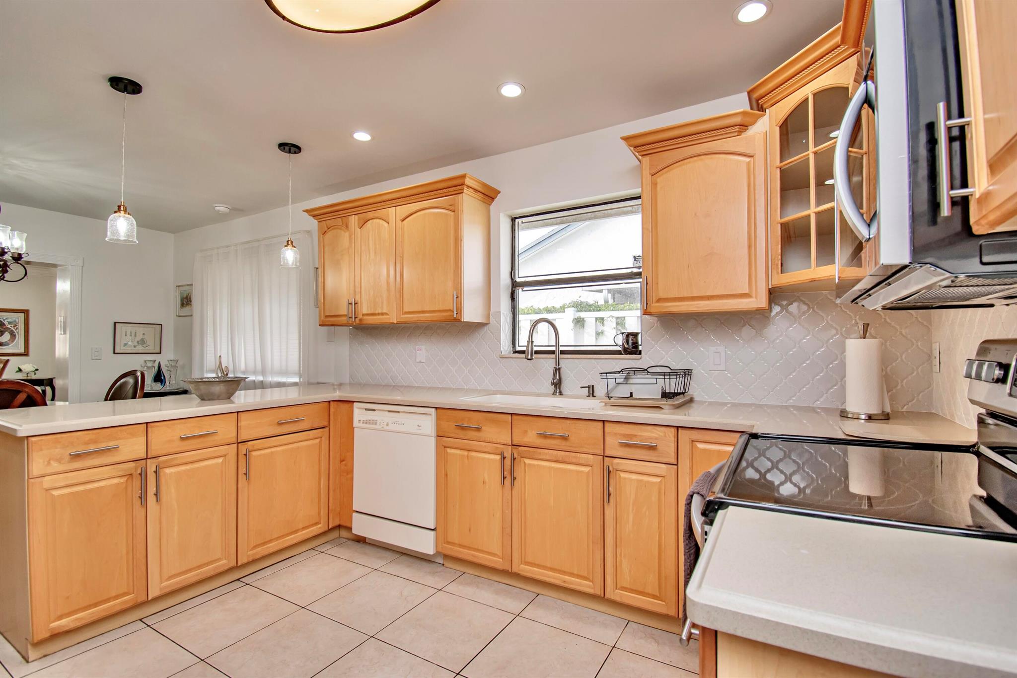 7838 Cypress Cres Crescent