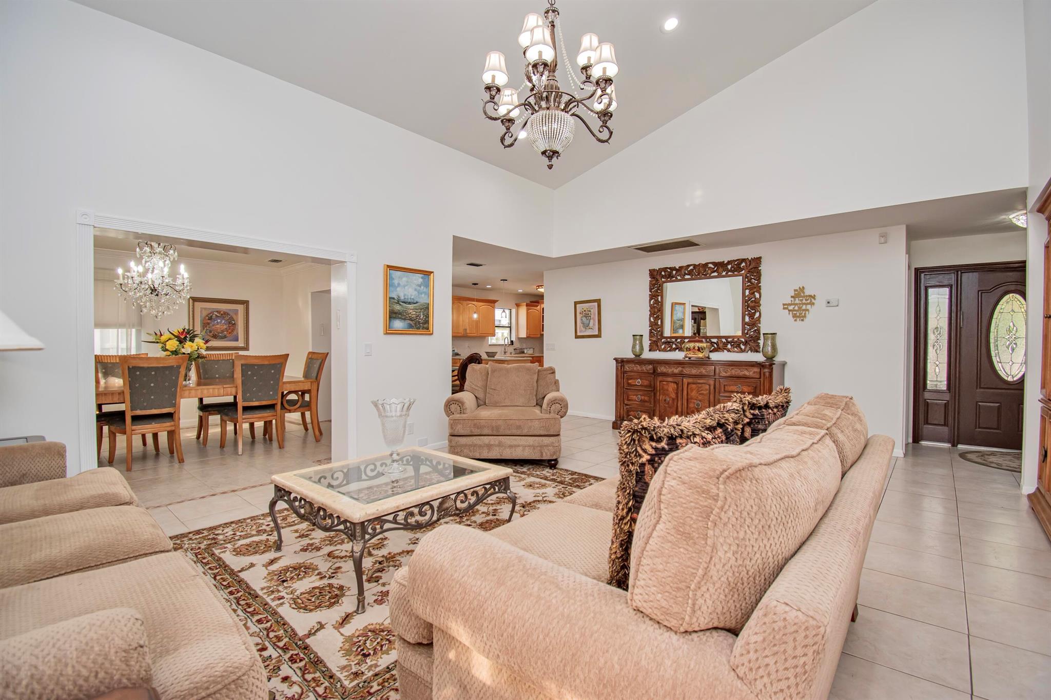 7838 Cypress Cres Crescent