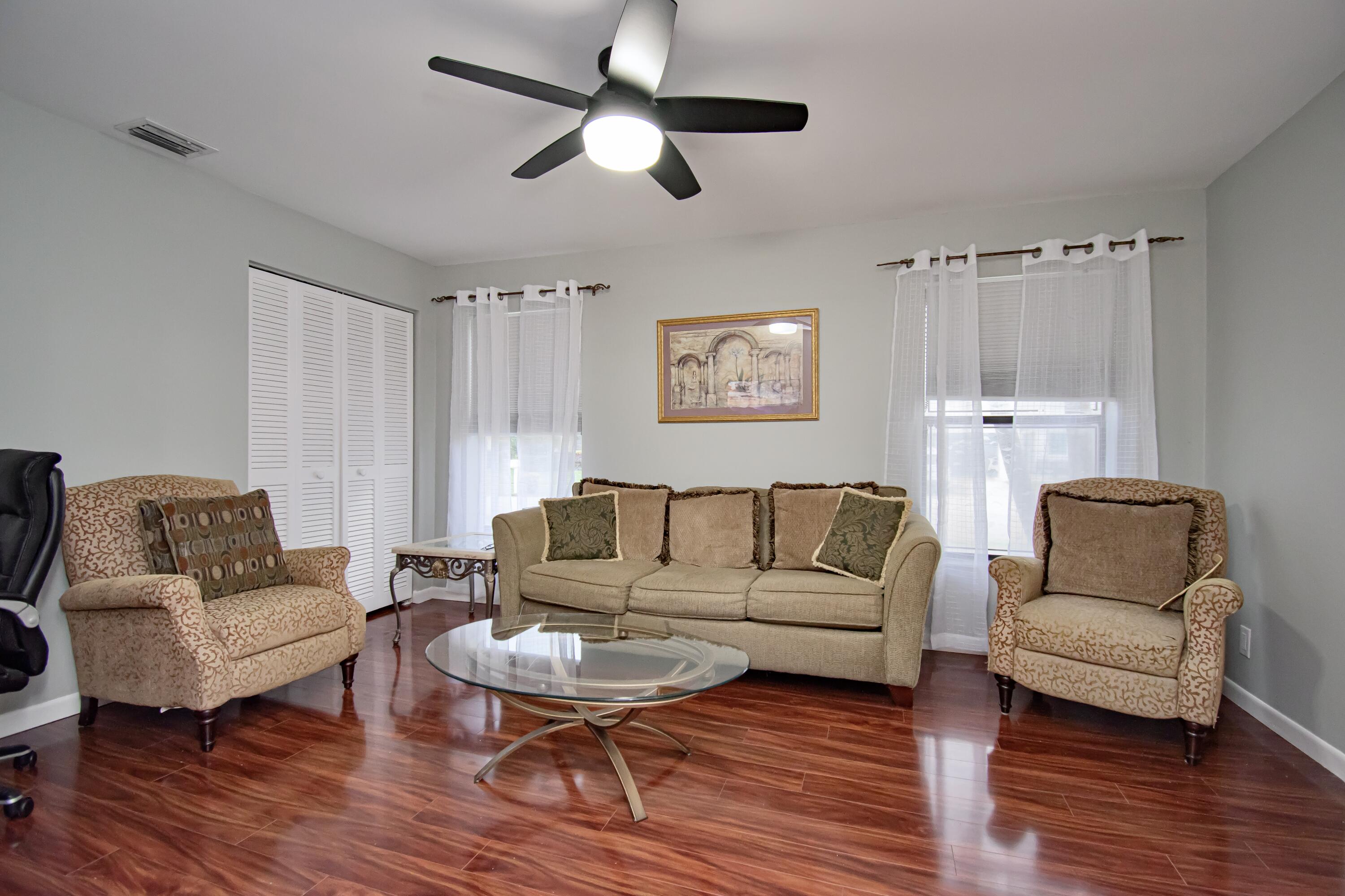 7838 Cypress Cres Crescent