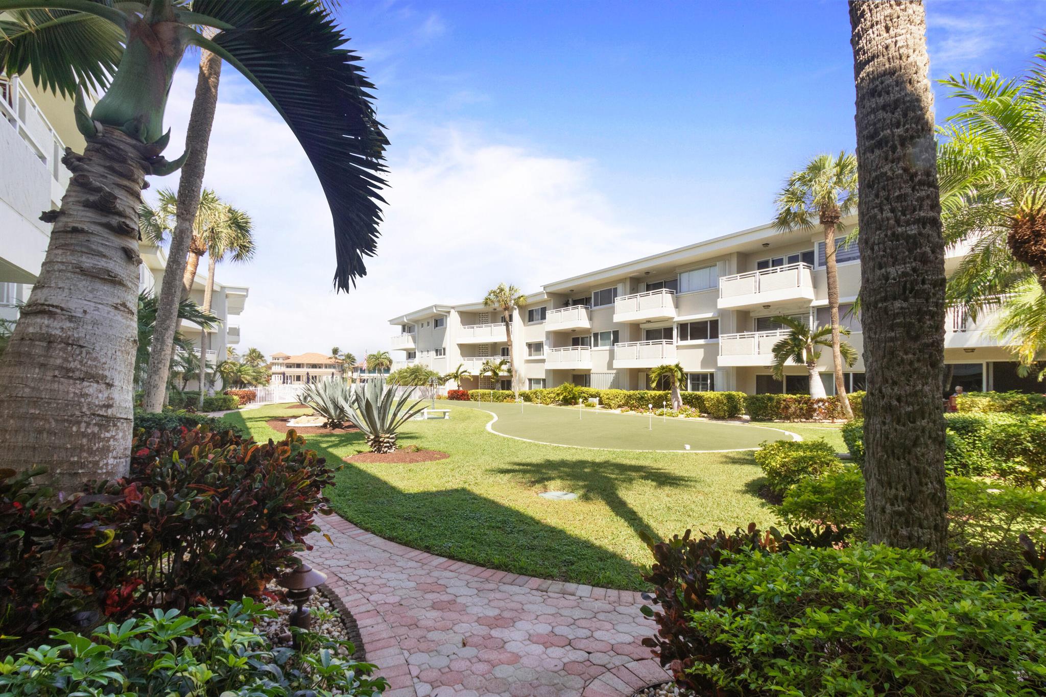 1198 Hillsboro Mile 126