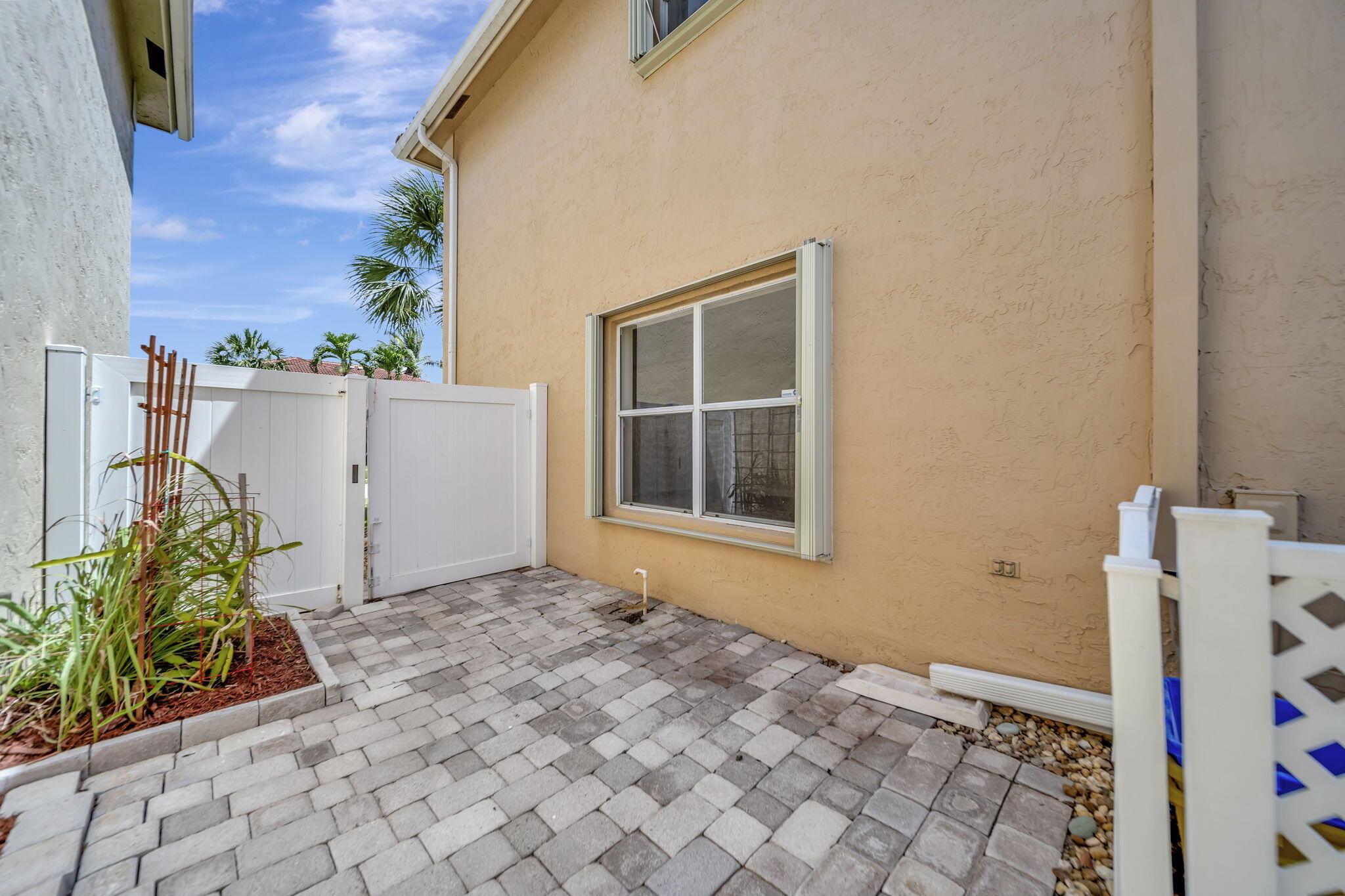 10572 Lake Jasmine Drive