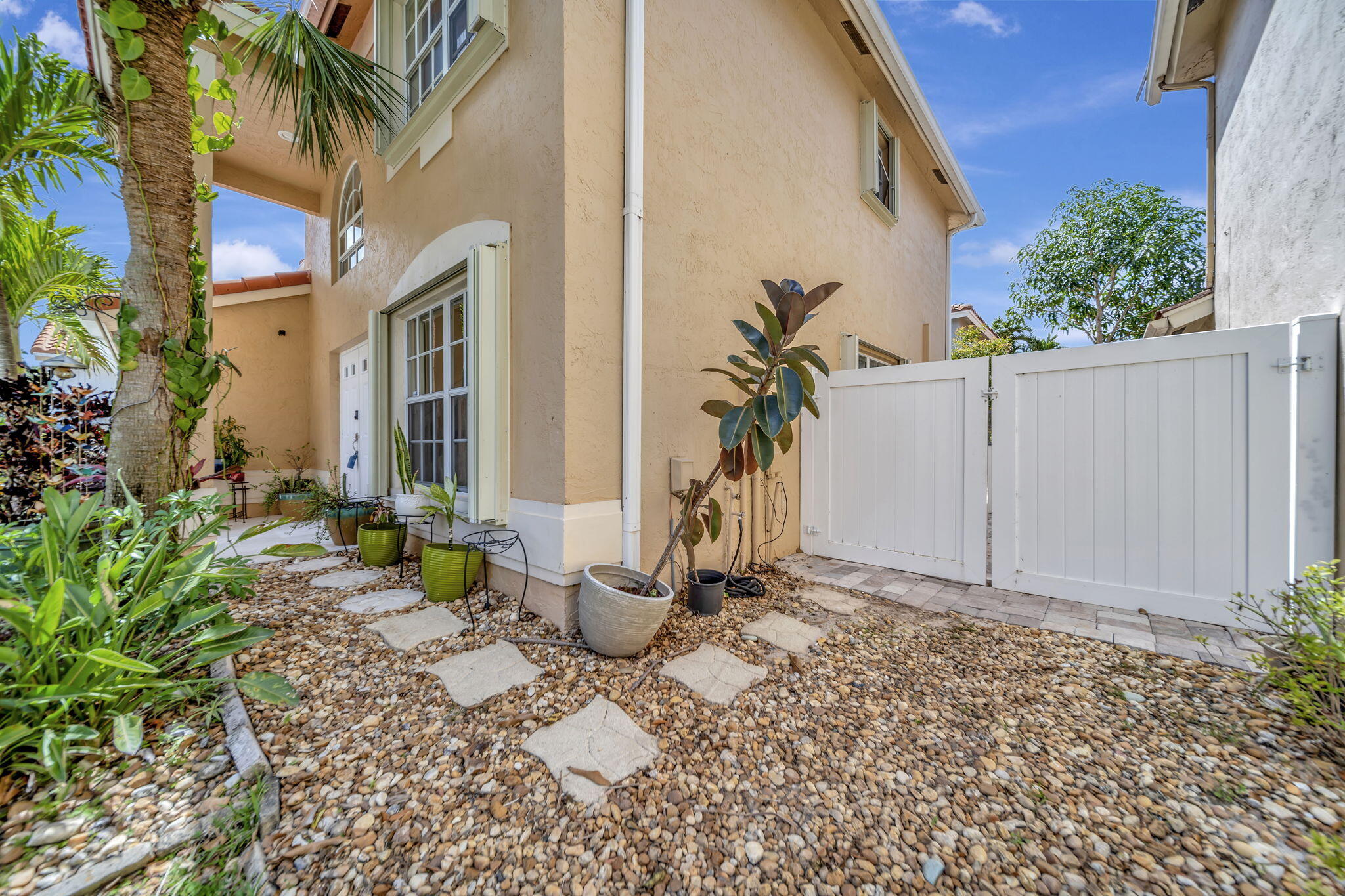 10572 Lake Jasmine Drive