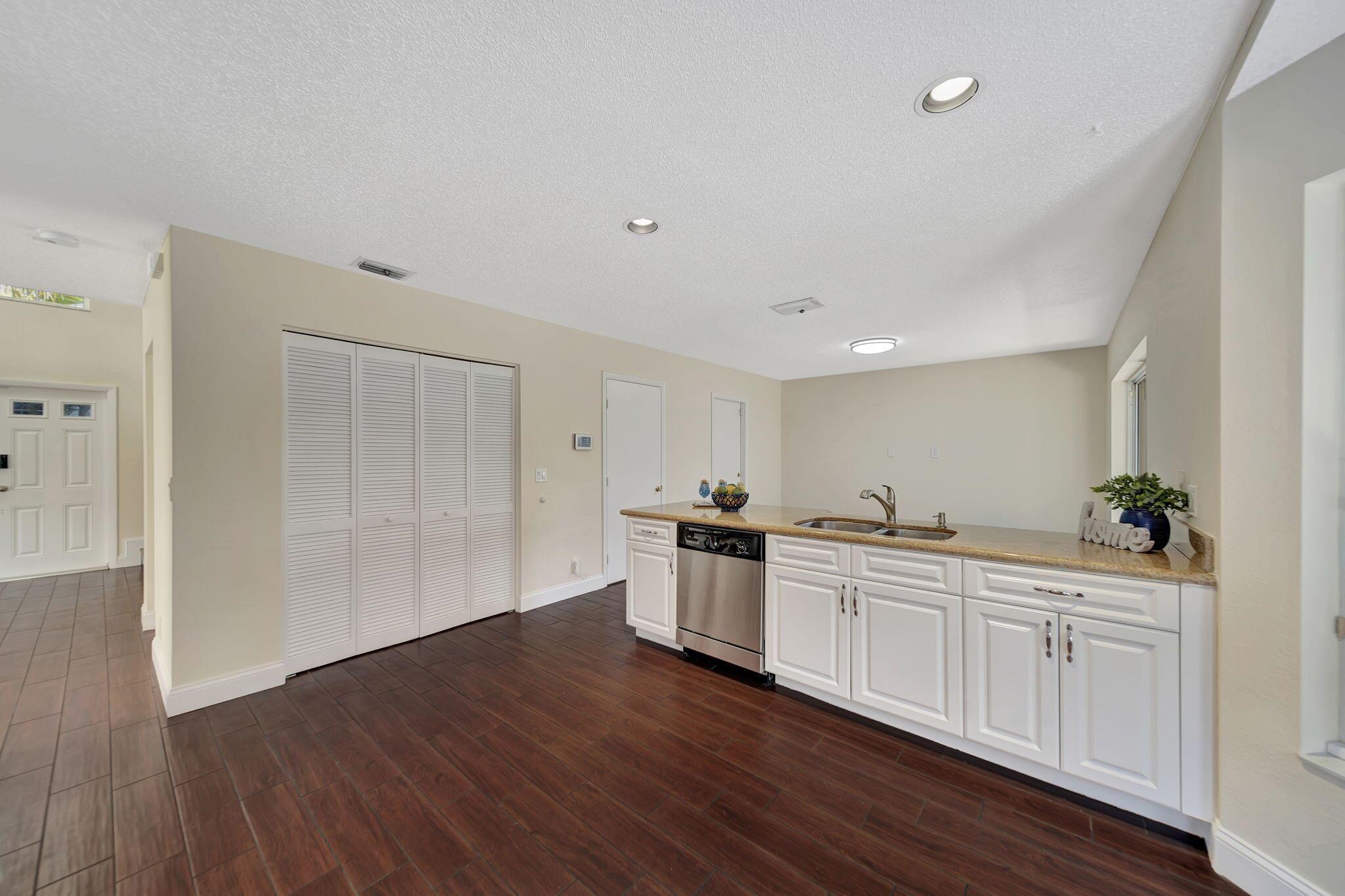 10572 Lake Jasmine Drive