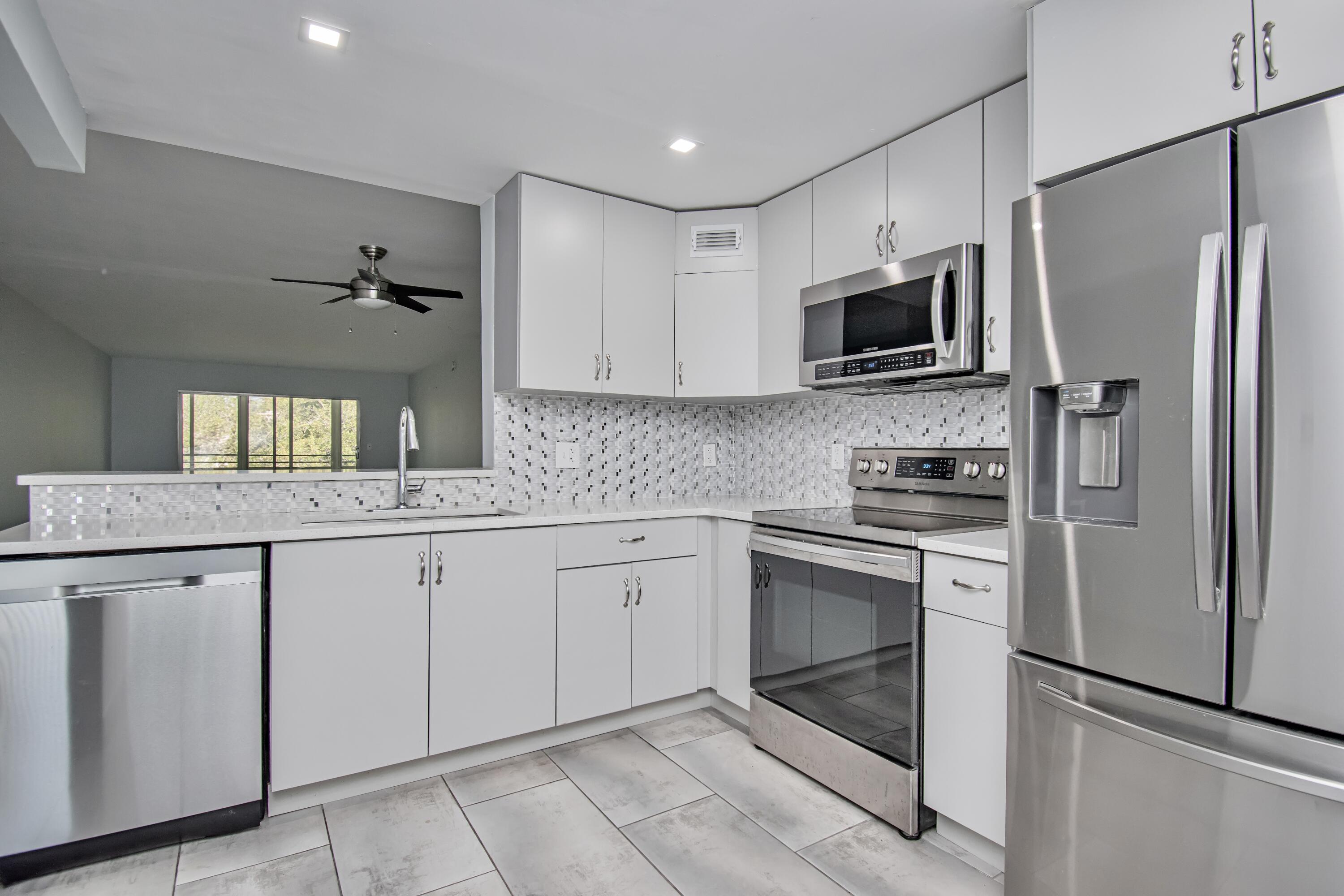 2201 Lucaya Bend K4