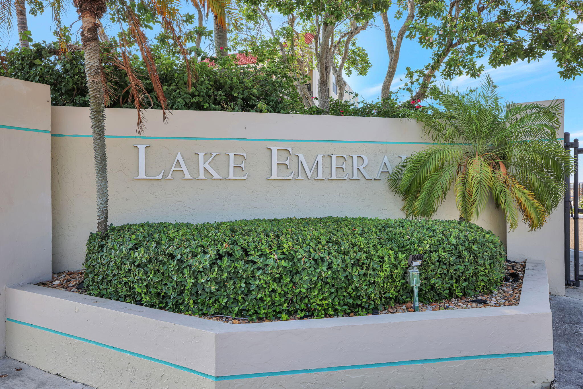 113 Lake Emerald Drive 409
