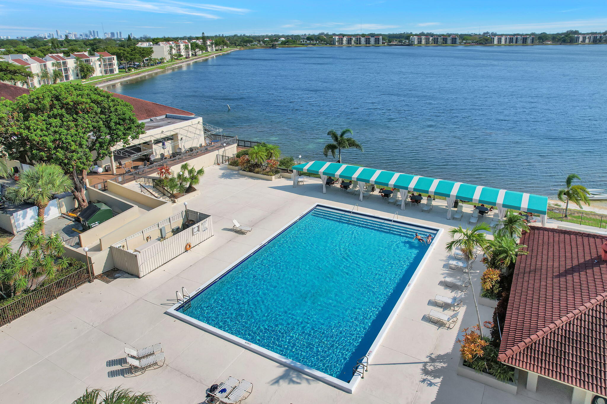 113 Lake Emerald Drive 409