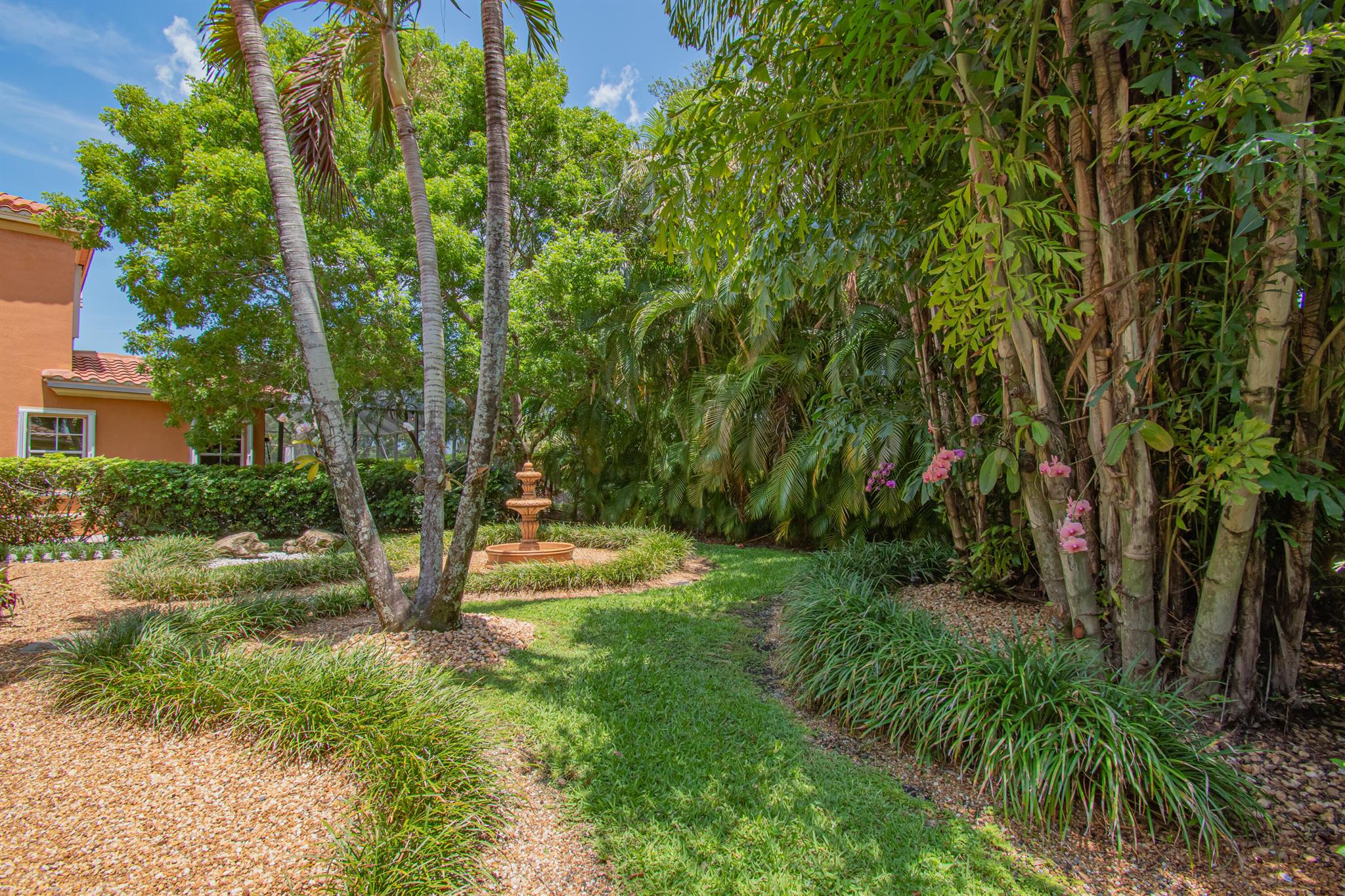 10689 Willow Oak Court