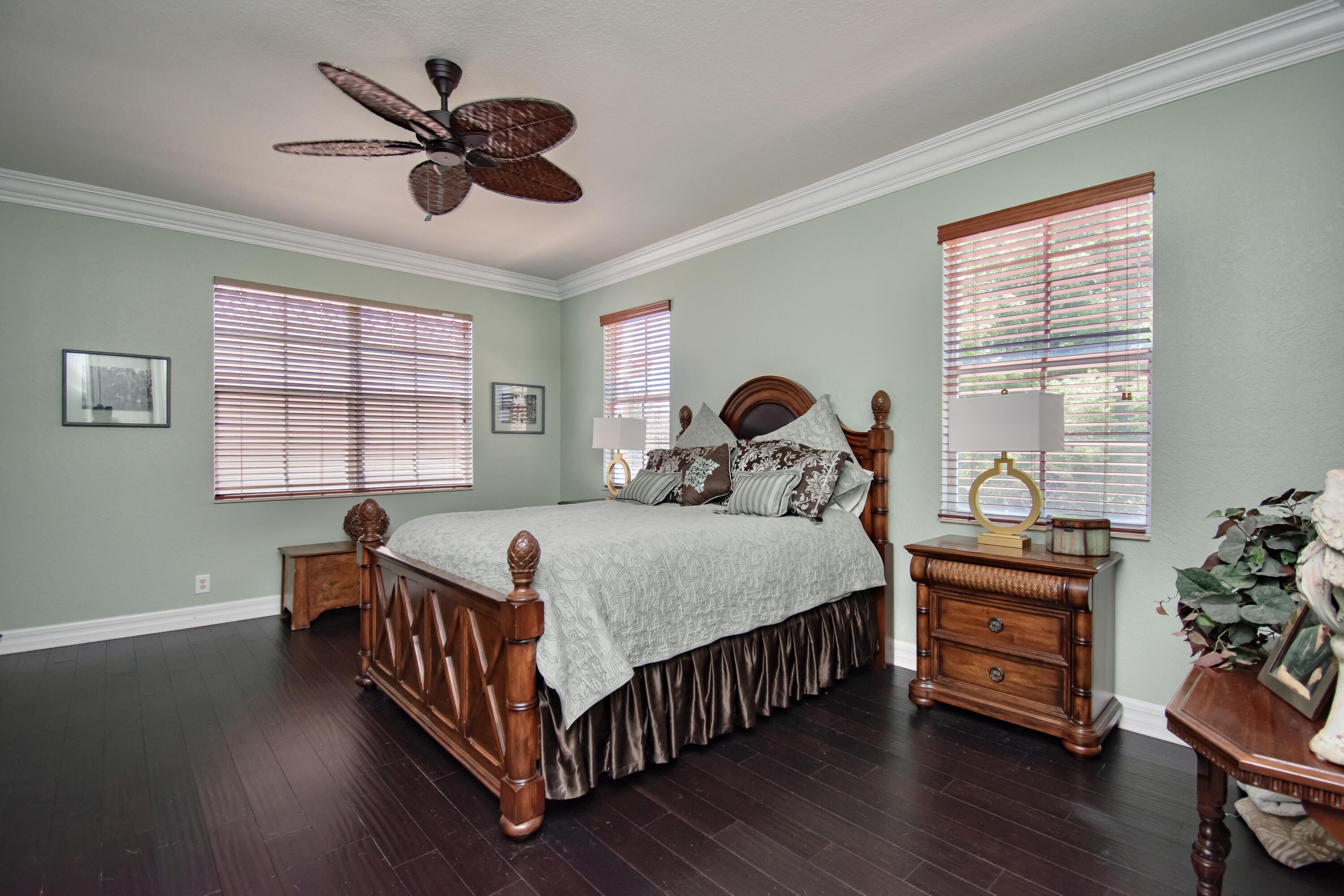 10689 Willow Oak Court