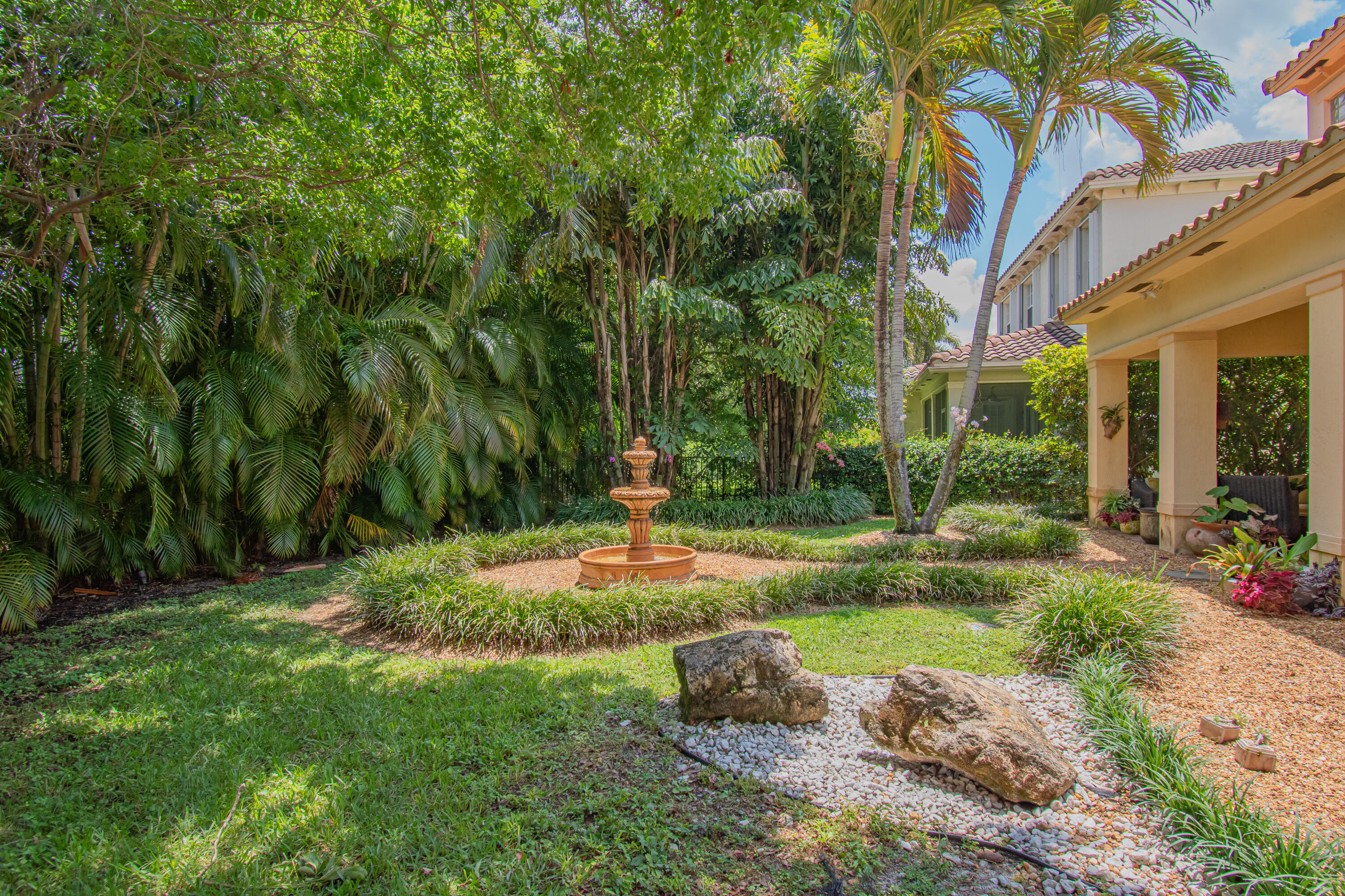 10689 Willow Oak Court