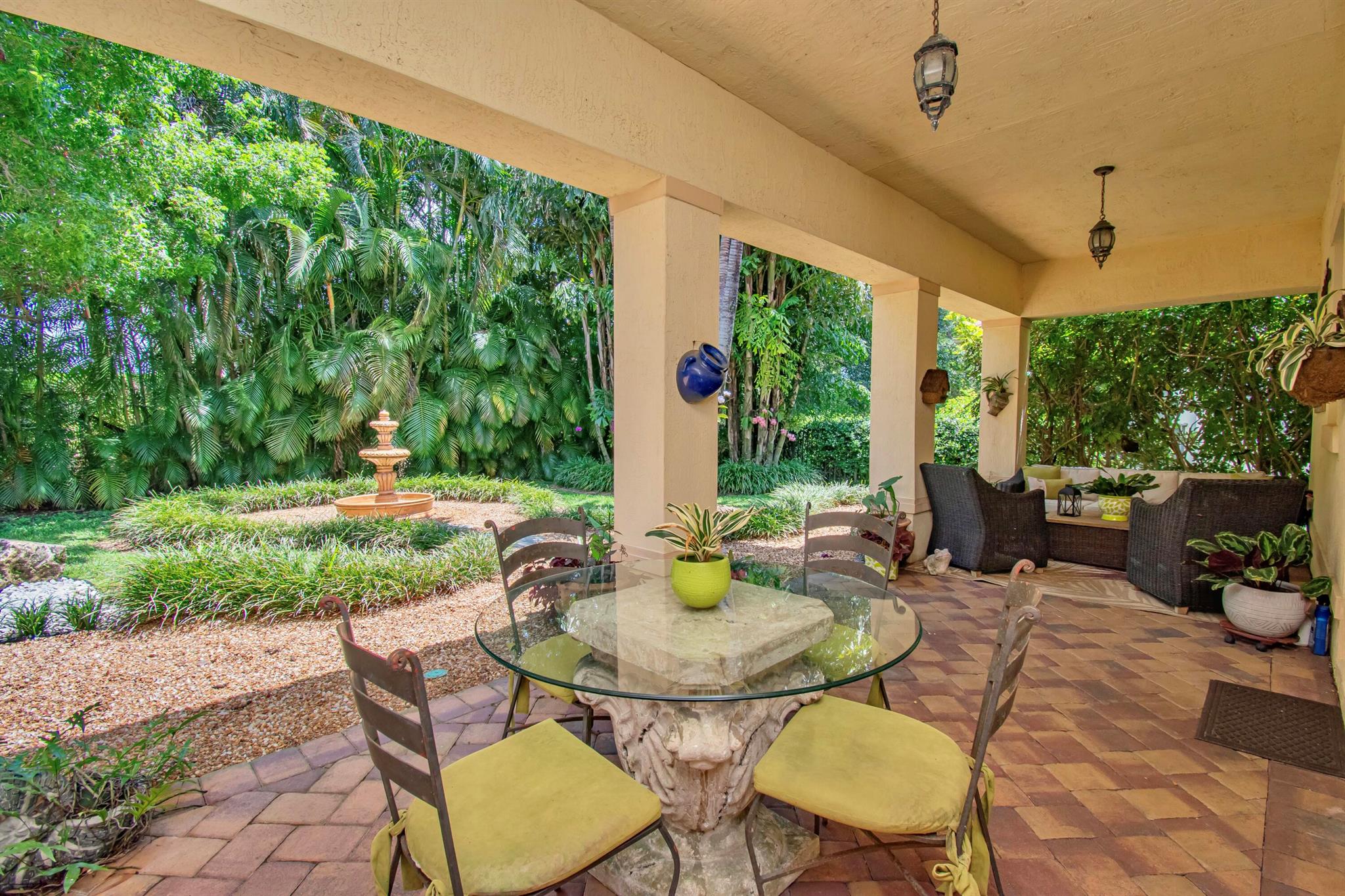 10689 Willow Oak Court