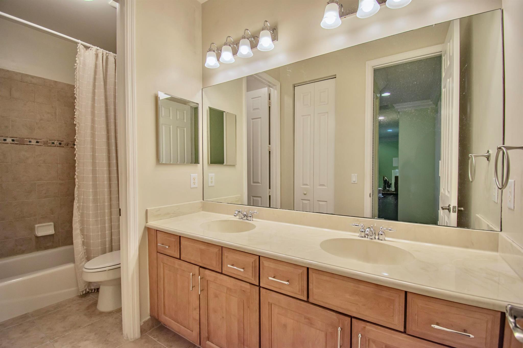 10689 Willow Oak Court