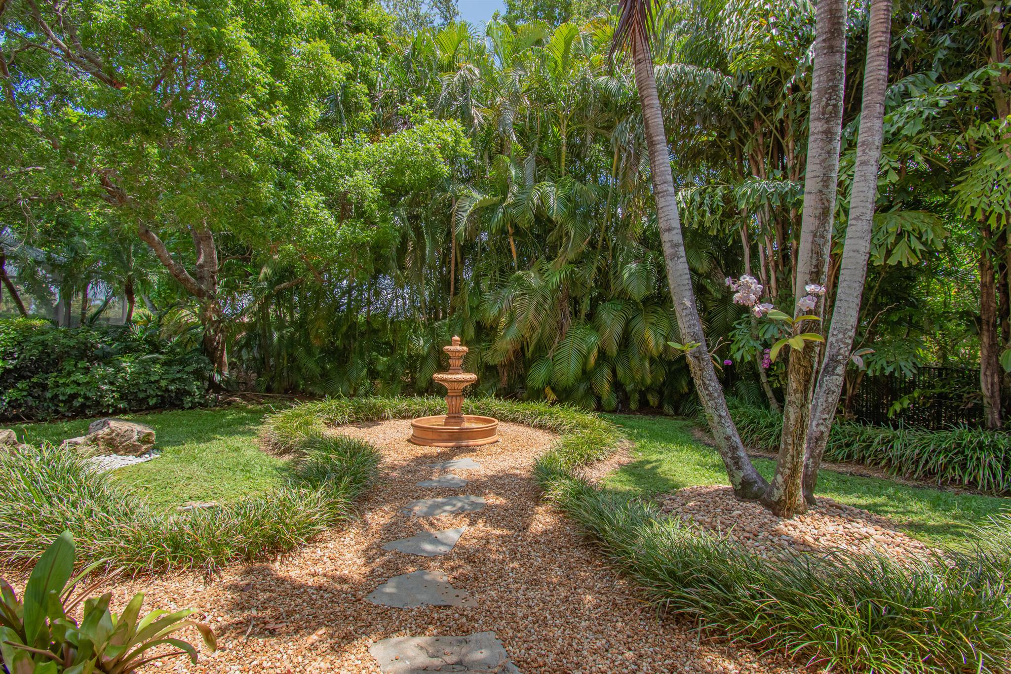 10689 Willow Oak Court