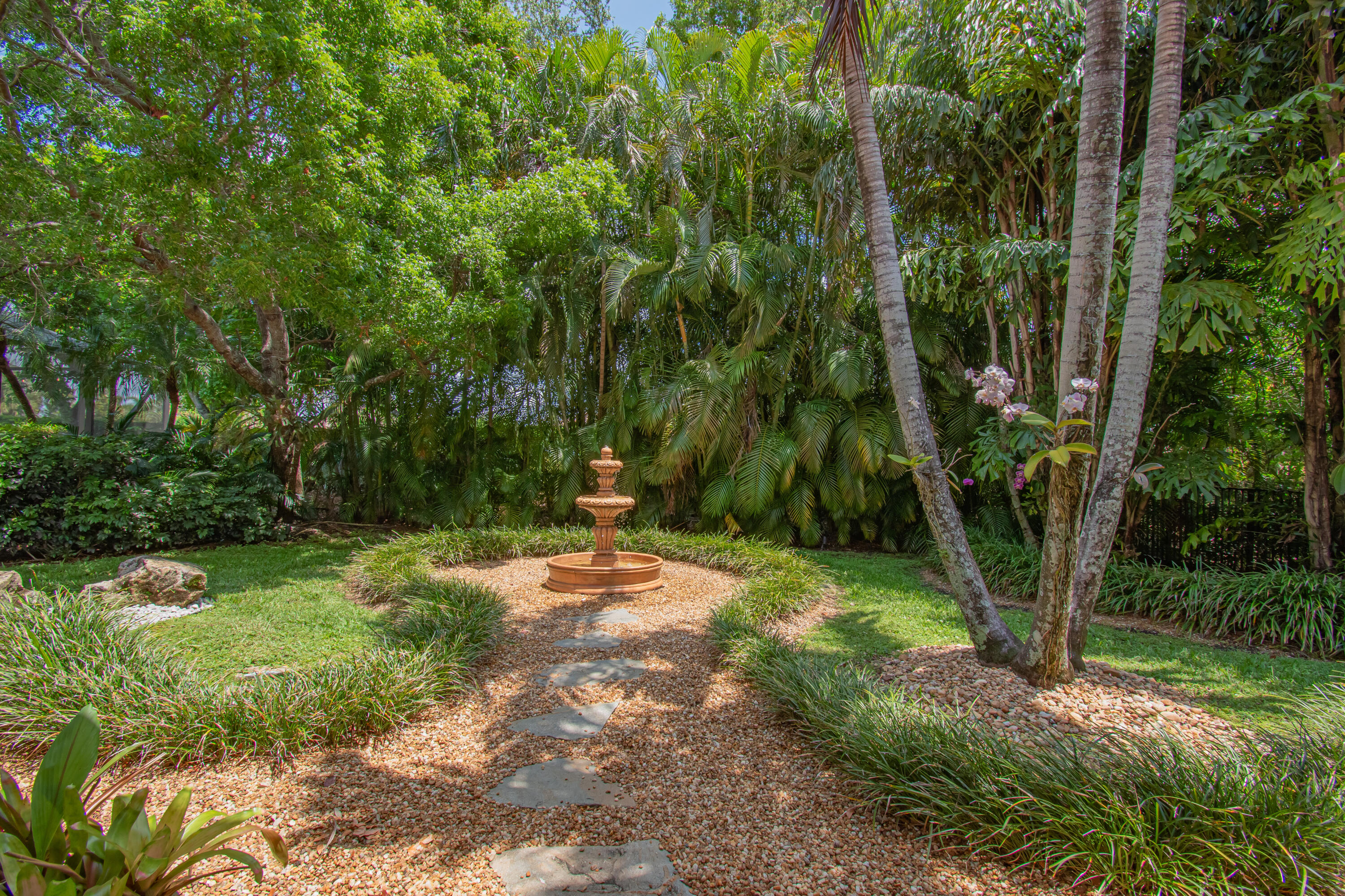 10689 Willow Oak Court