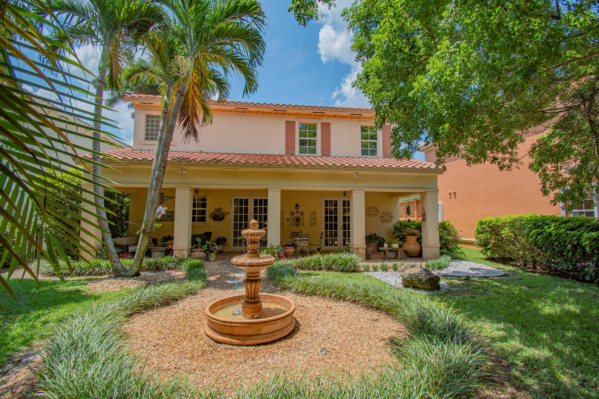 10689 Willow Oak Court