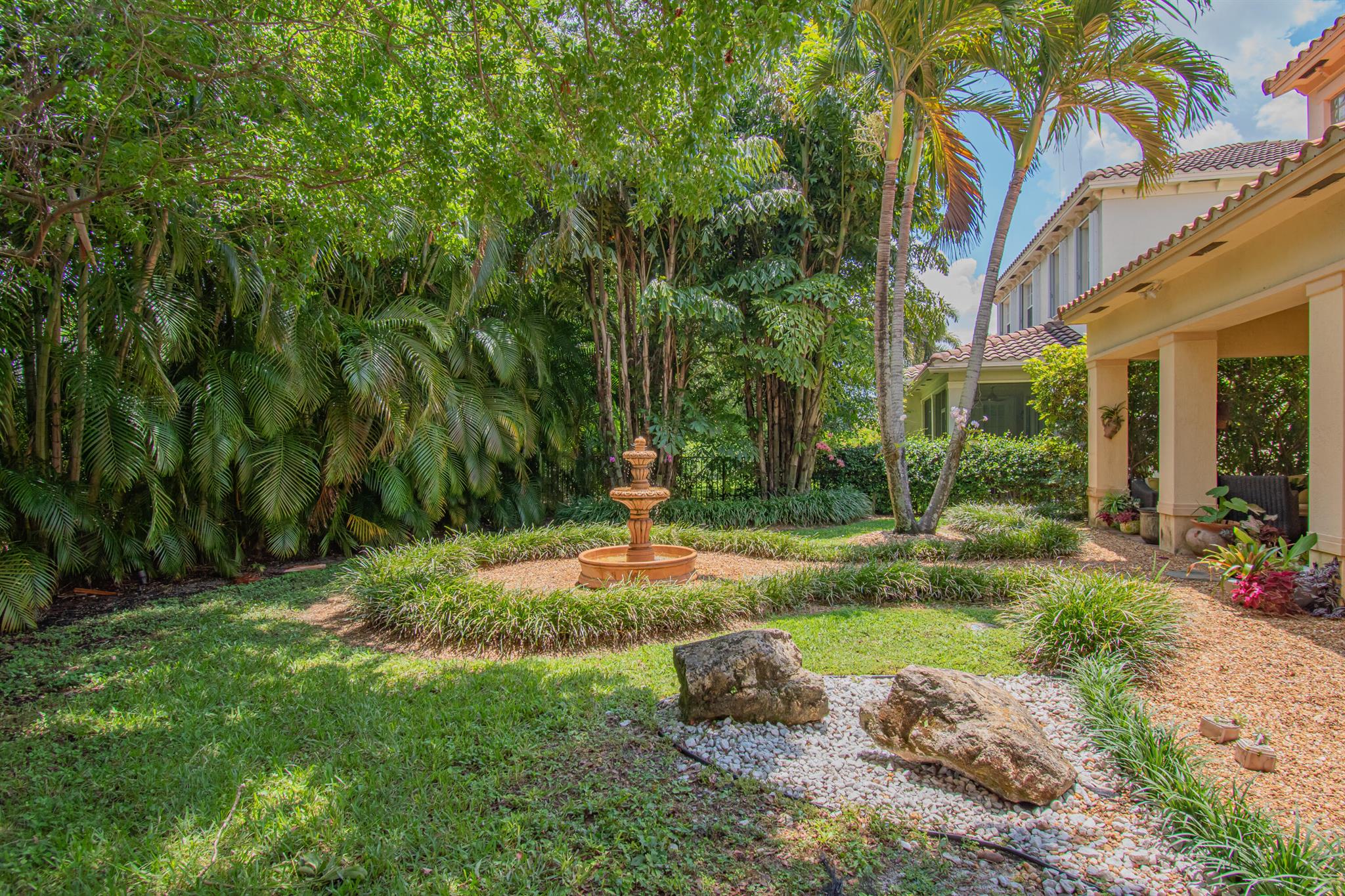 10689 Willow Oak Court