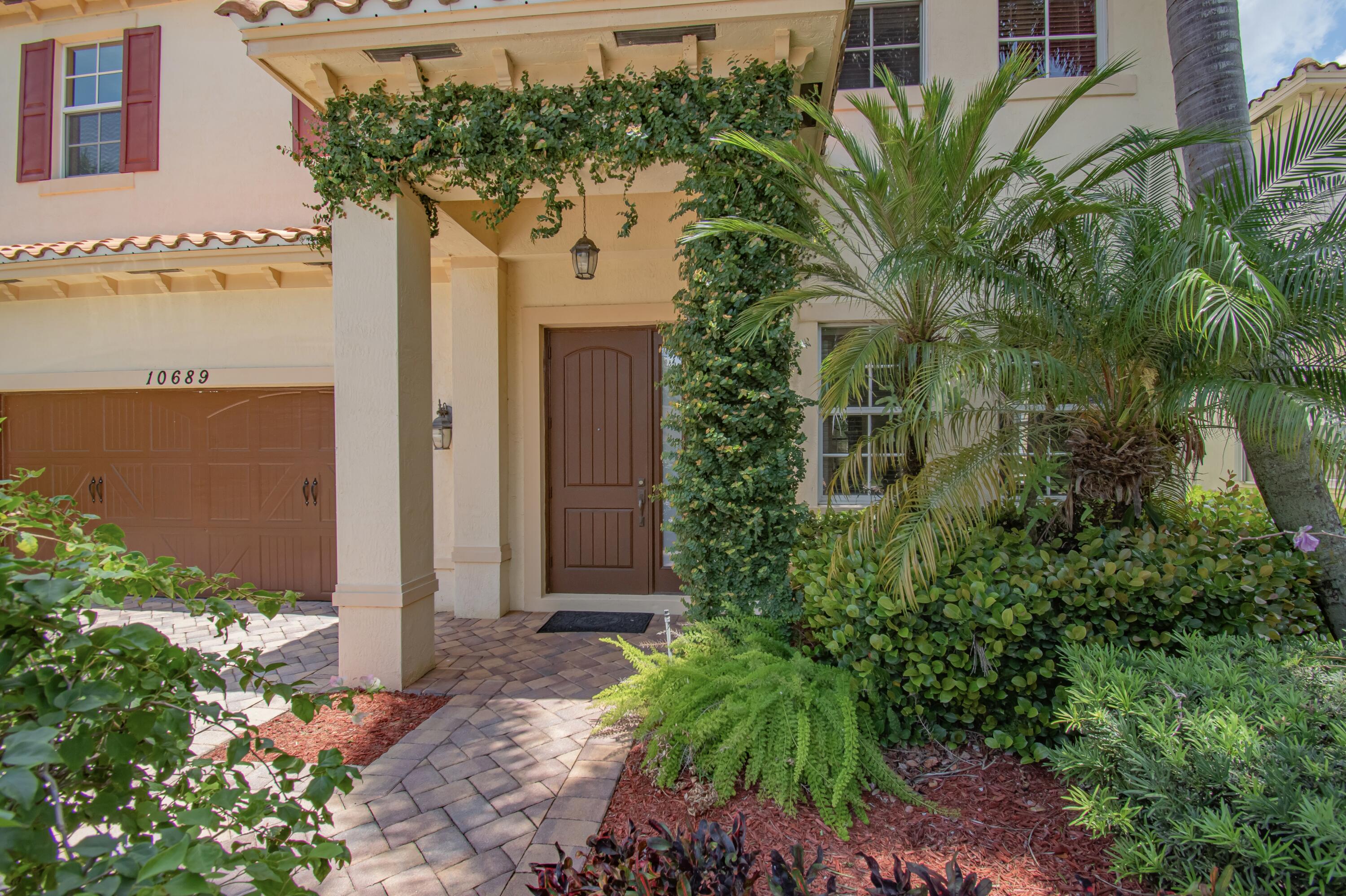 10689 Willow Oak Court