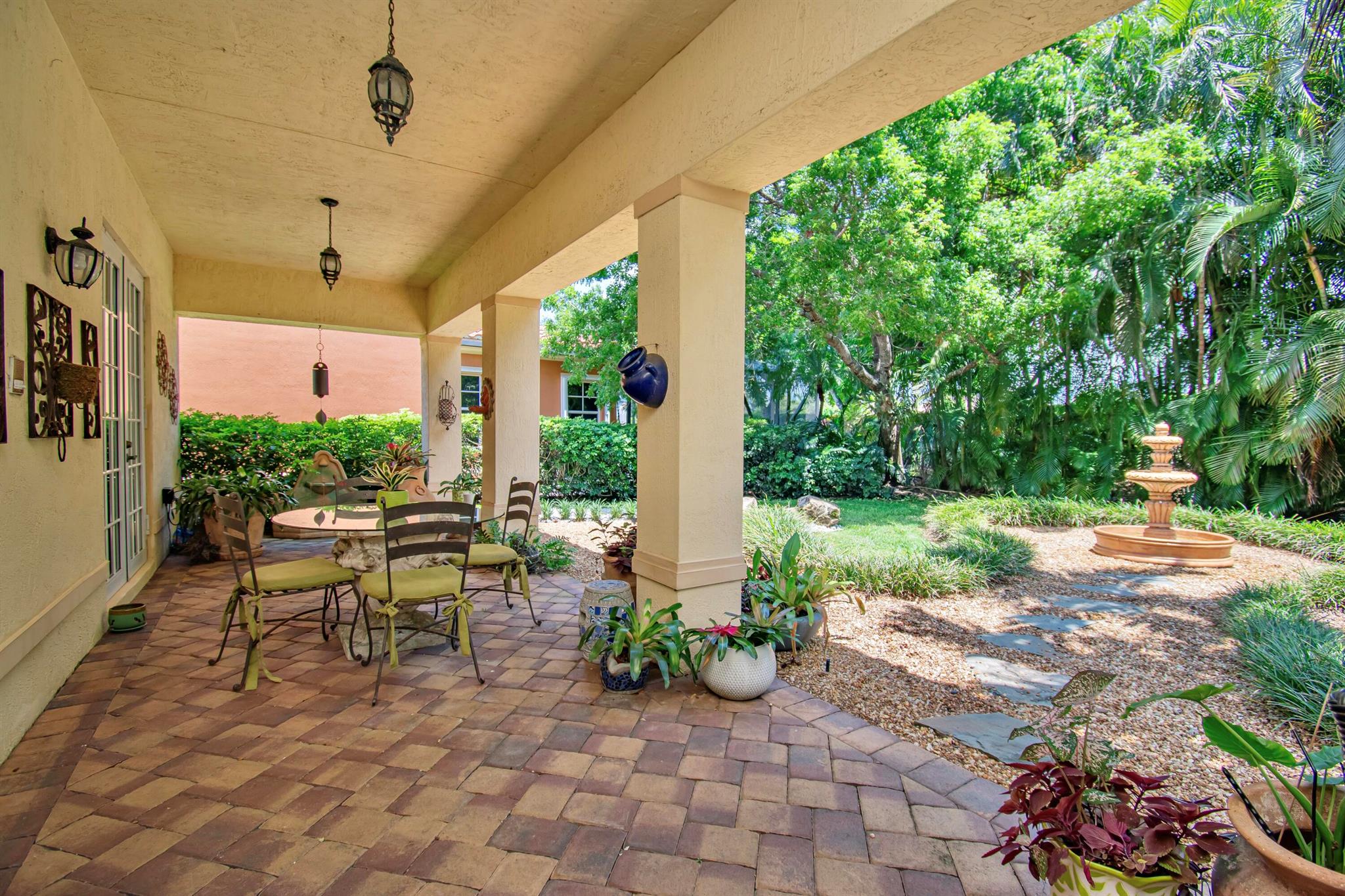 10689 Willow Oak Court