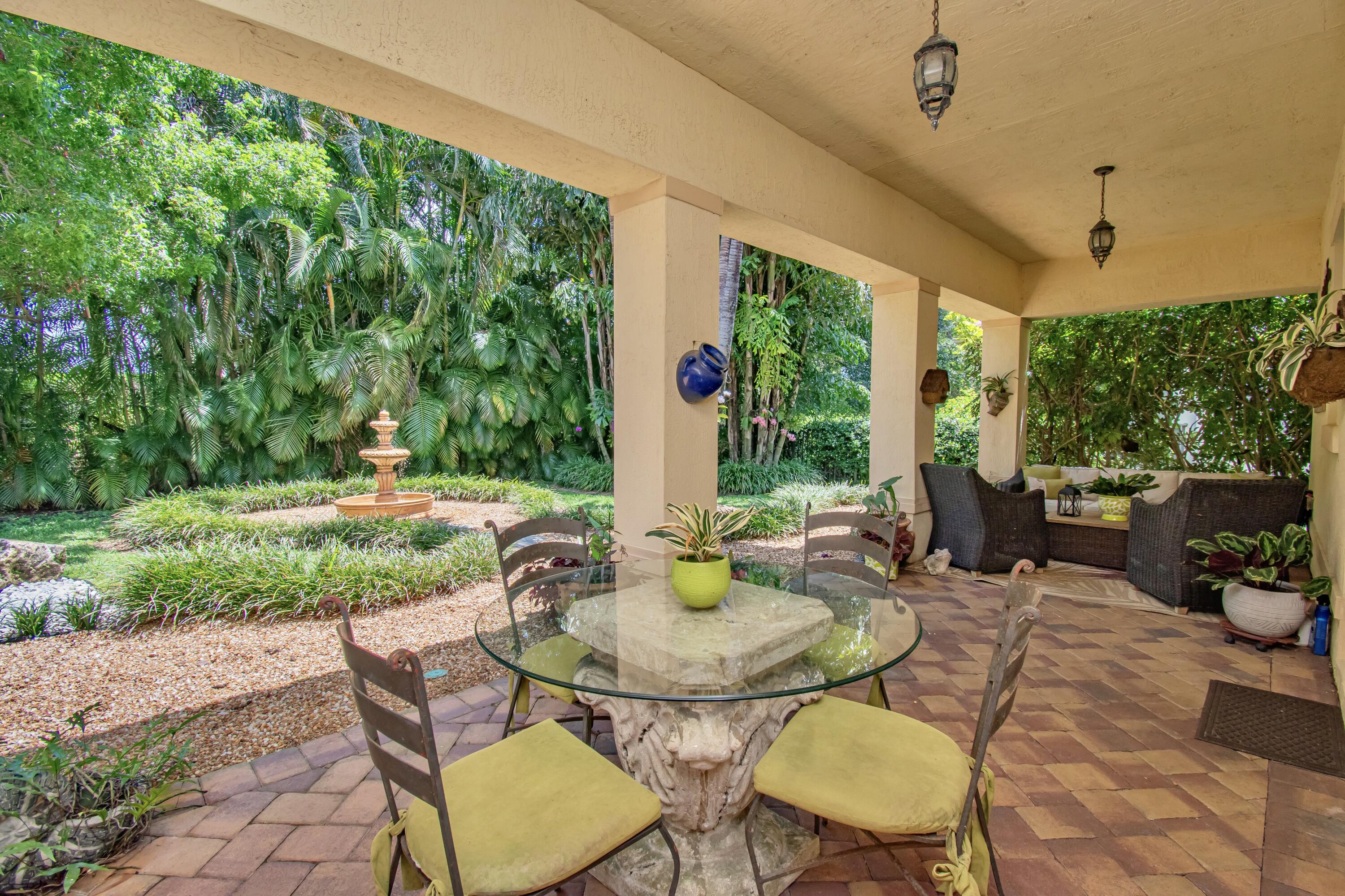 10689 Willow Oak Court