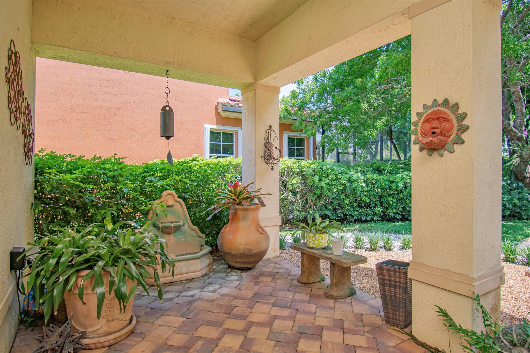 10689 Willow Oak Court