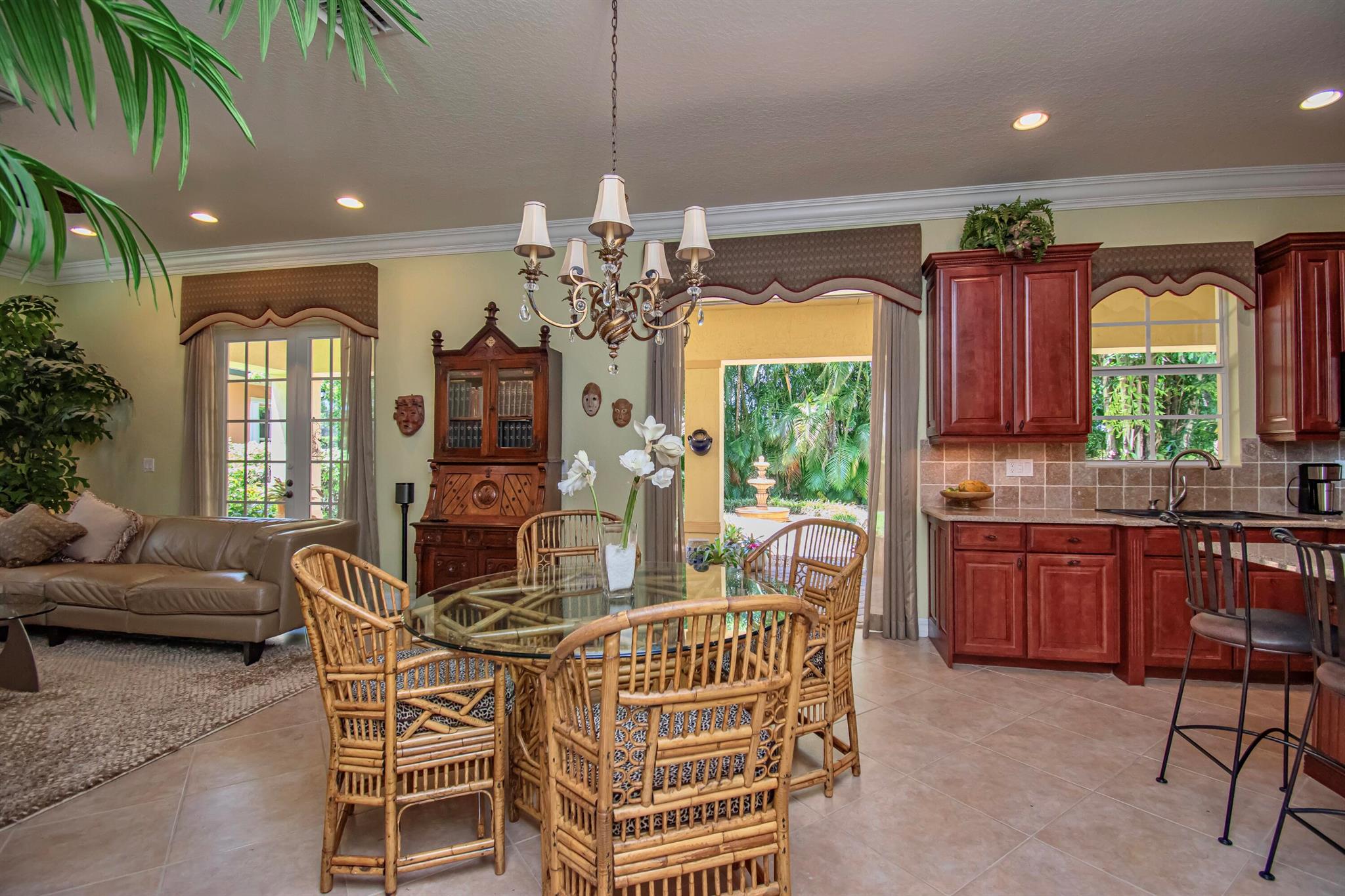 10689 Willow Oak Court