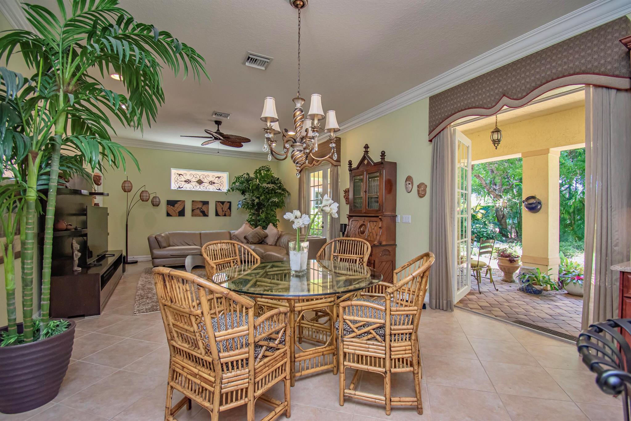 10689 Willow Oak Court