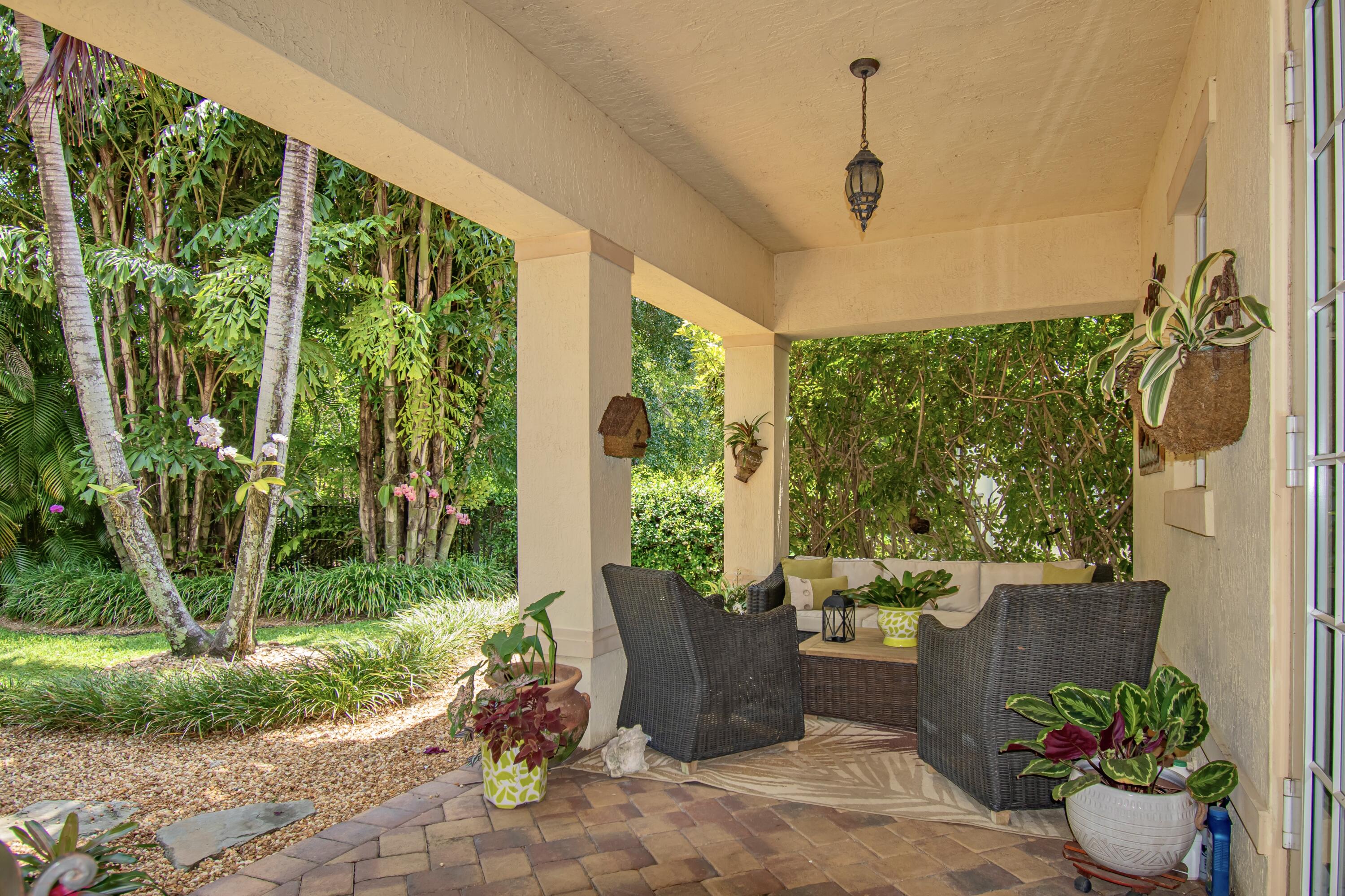 10689 Willow Oak Court