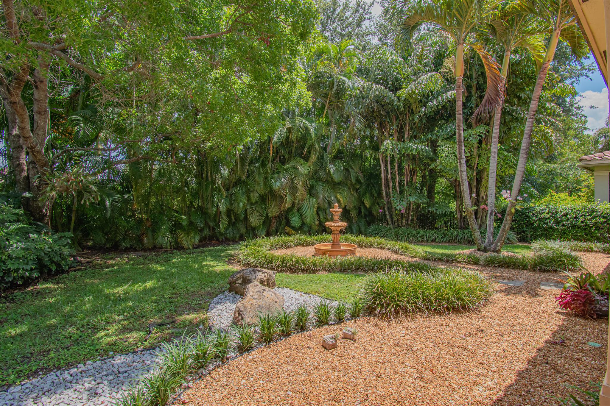 10689 Willow Oak Court