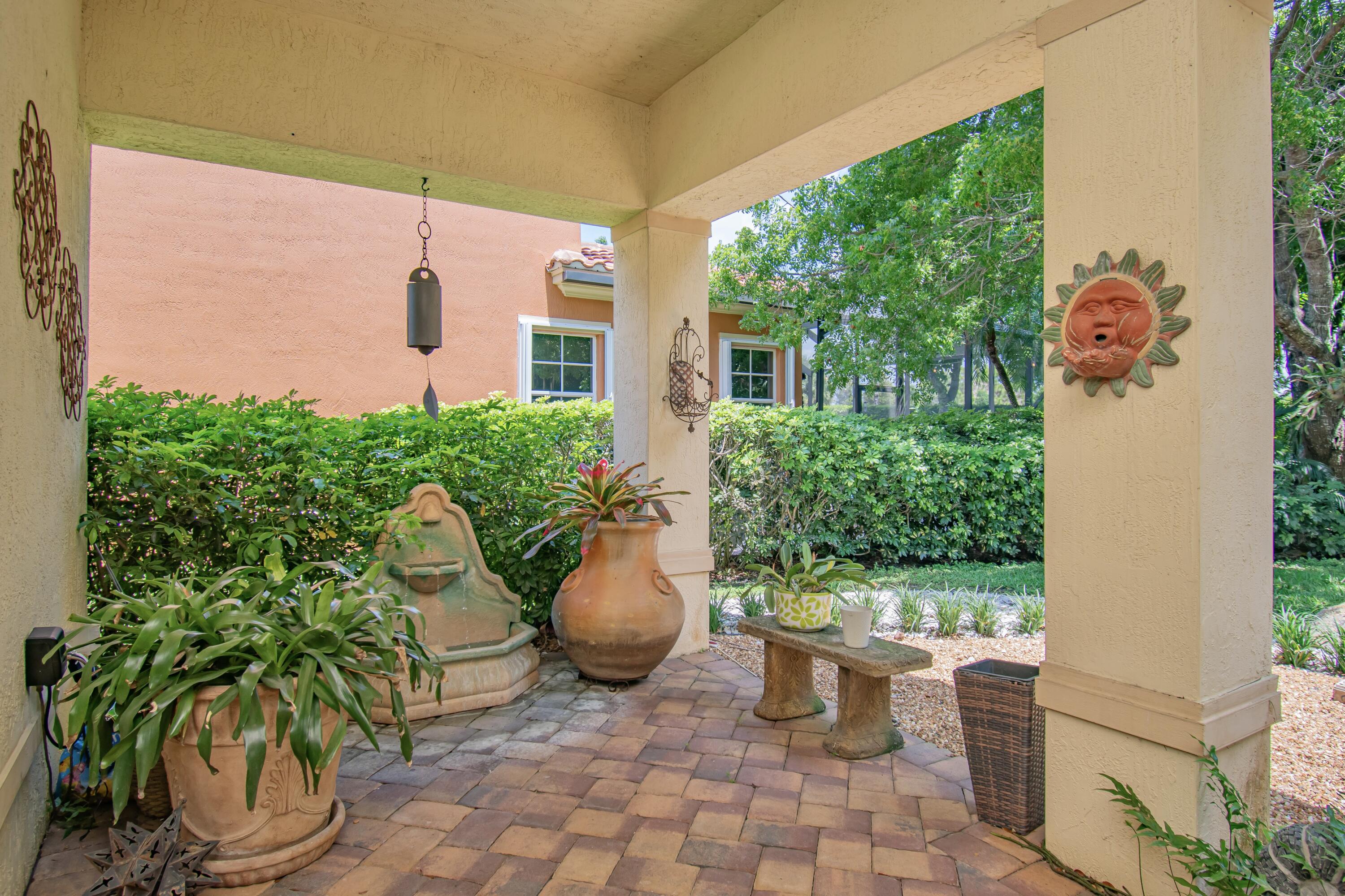 10689 Willow Oak Court