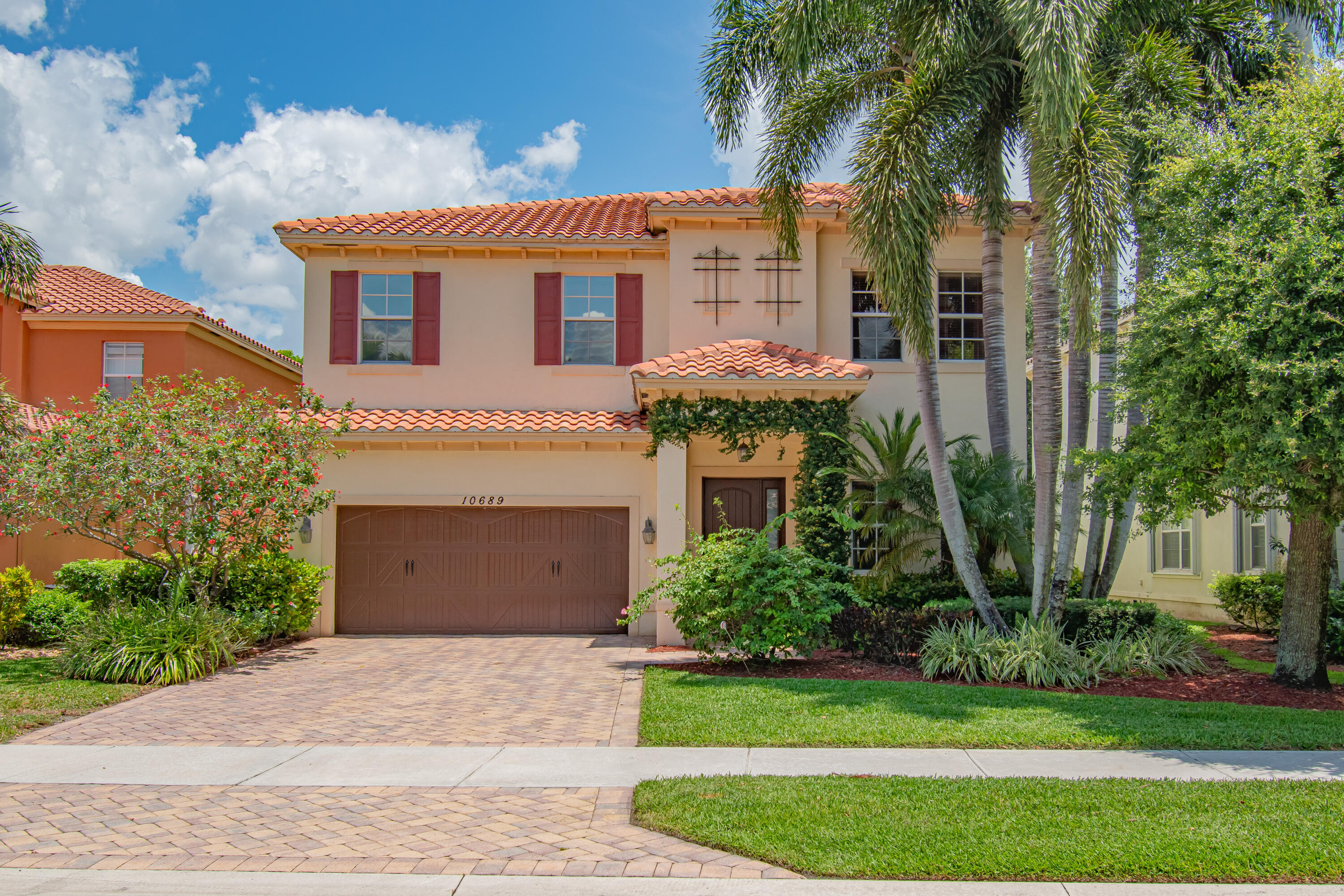 10689 Willow Oak Court