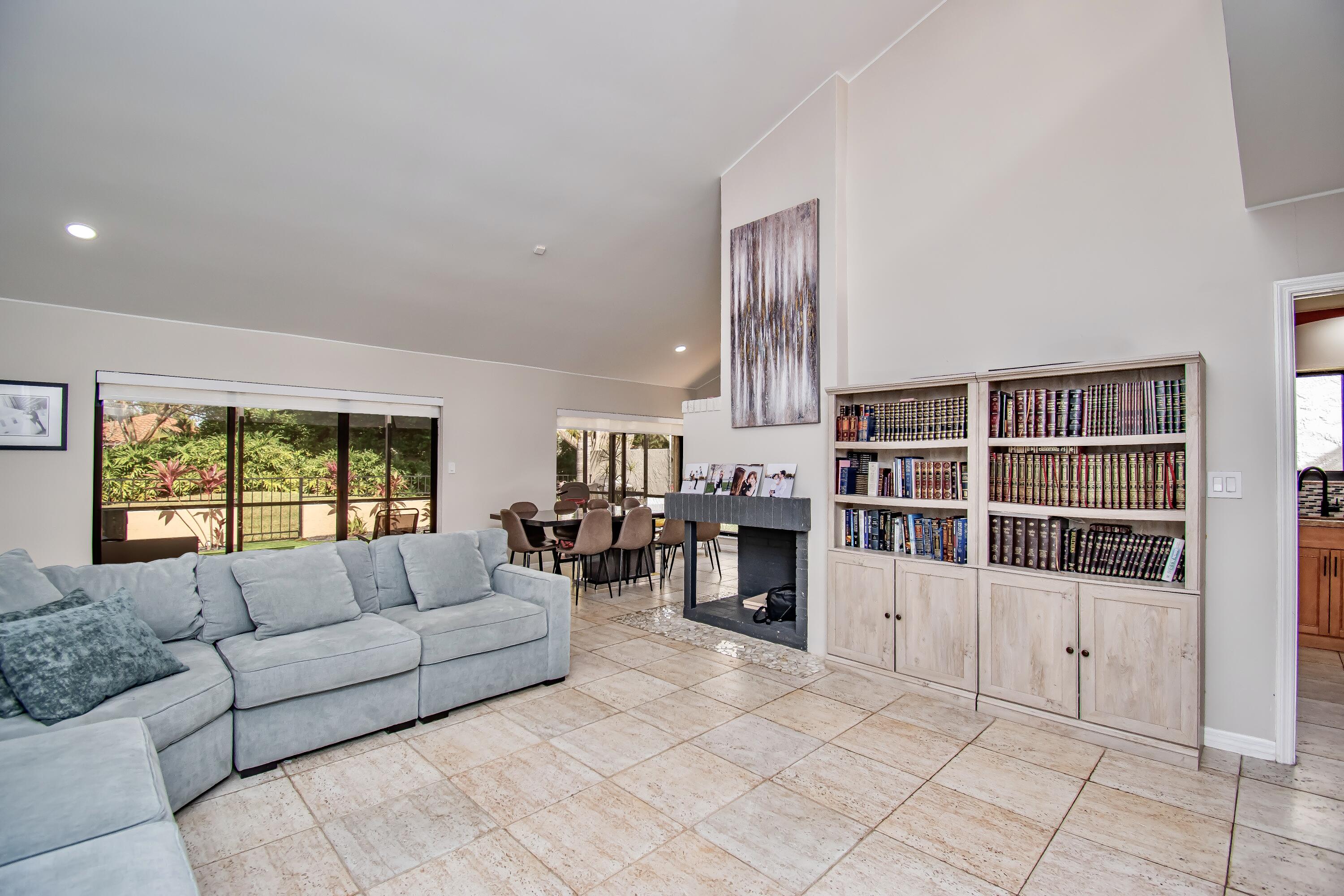 6805 NW Allegre Court