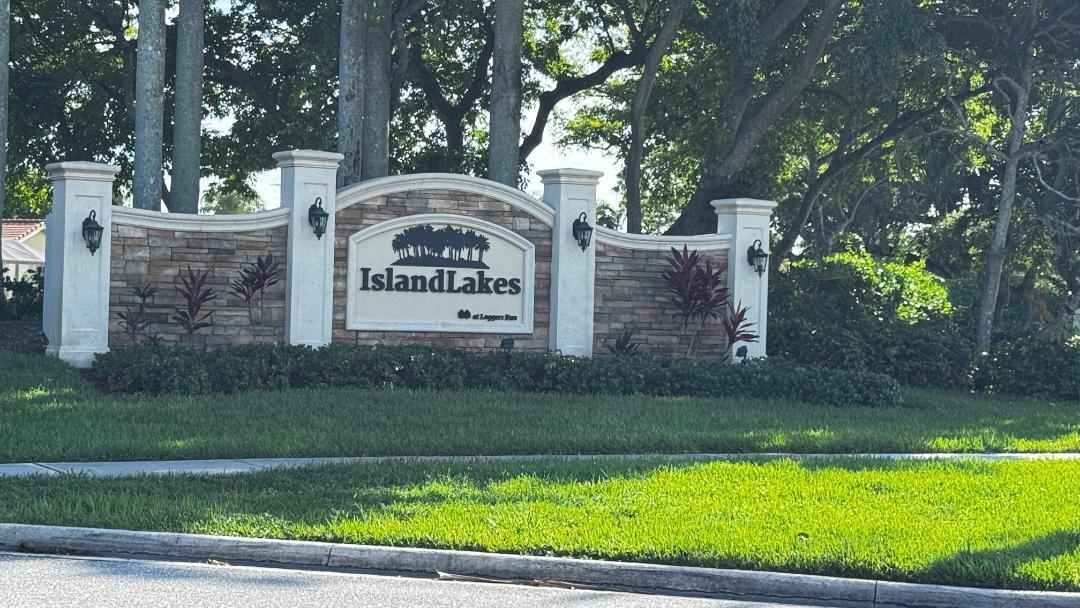 11822 Island Lakes Lane
