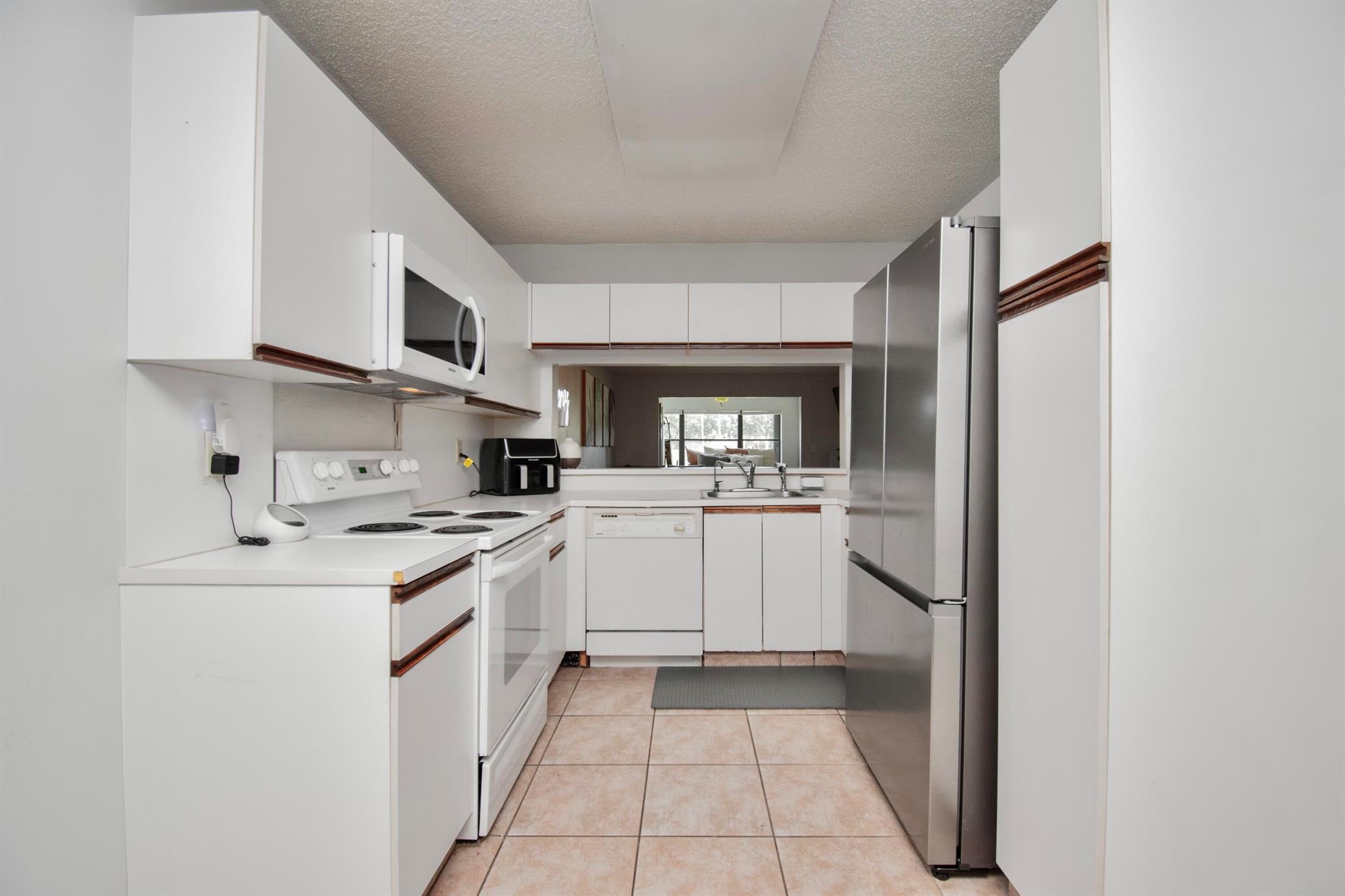 4696 Lucerne Lakes Boulevard 102