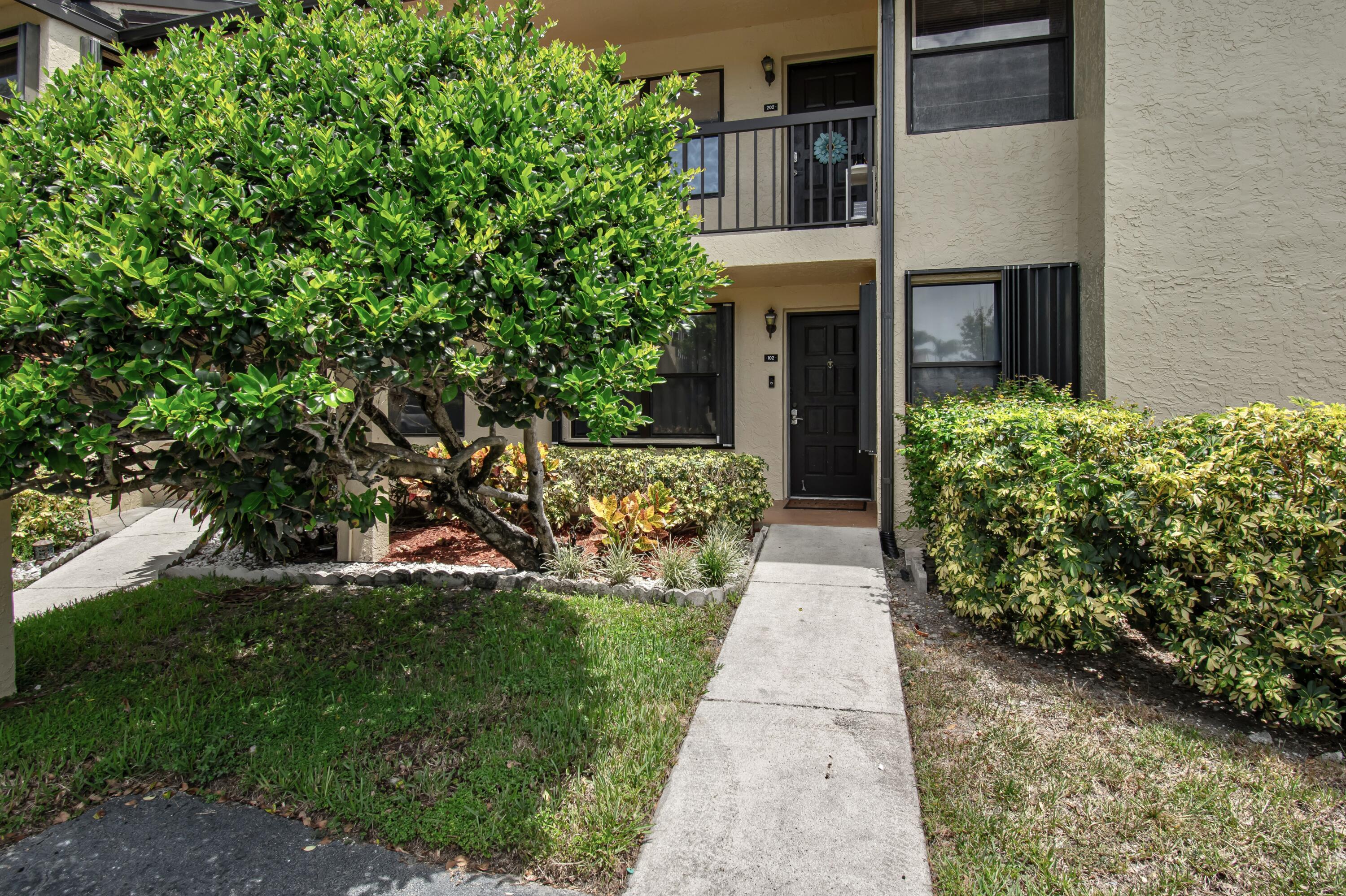 4696 Lucerne Lakes Boulevard 102