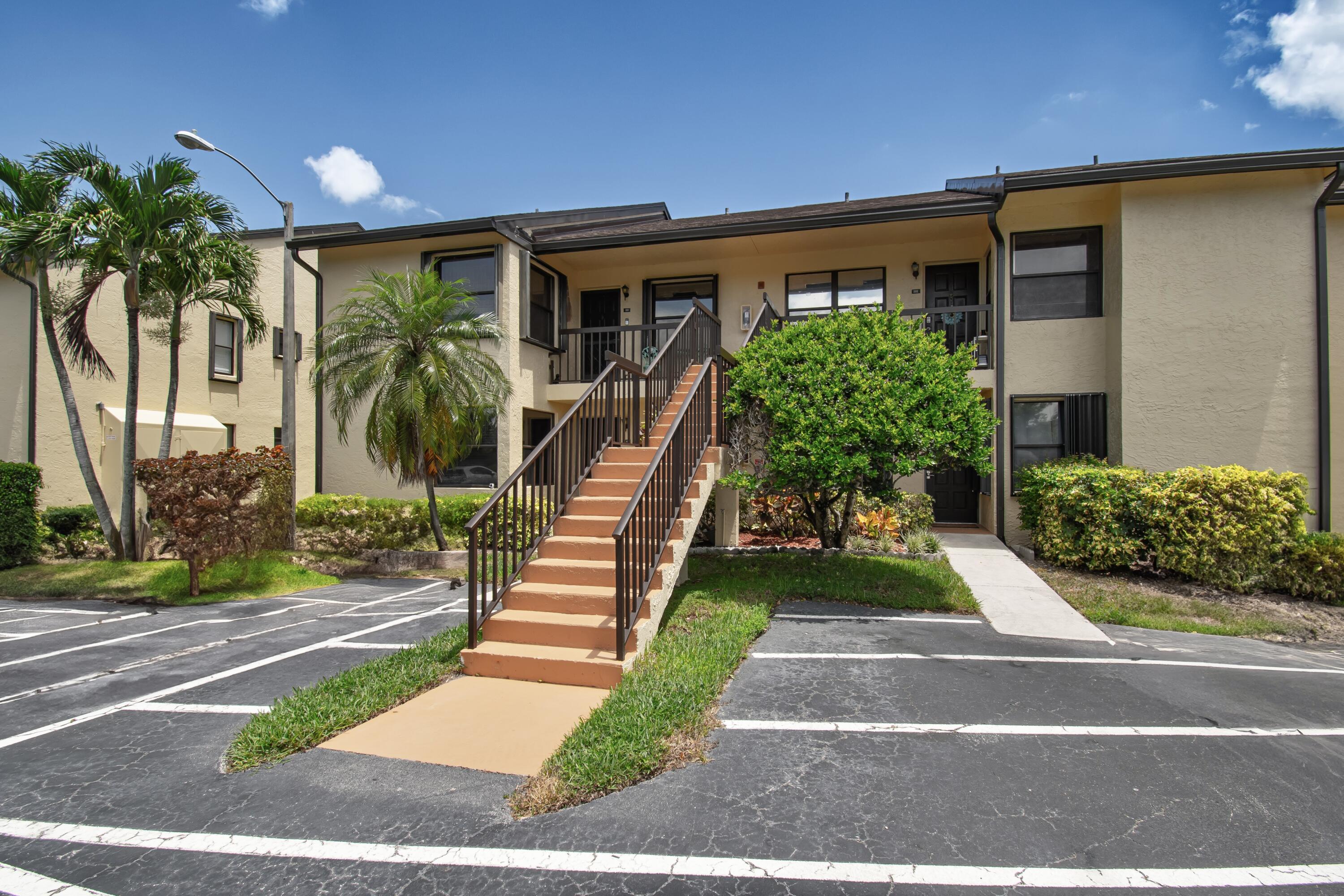 4696 Lucerne Lakes Boulevard 102