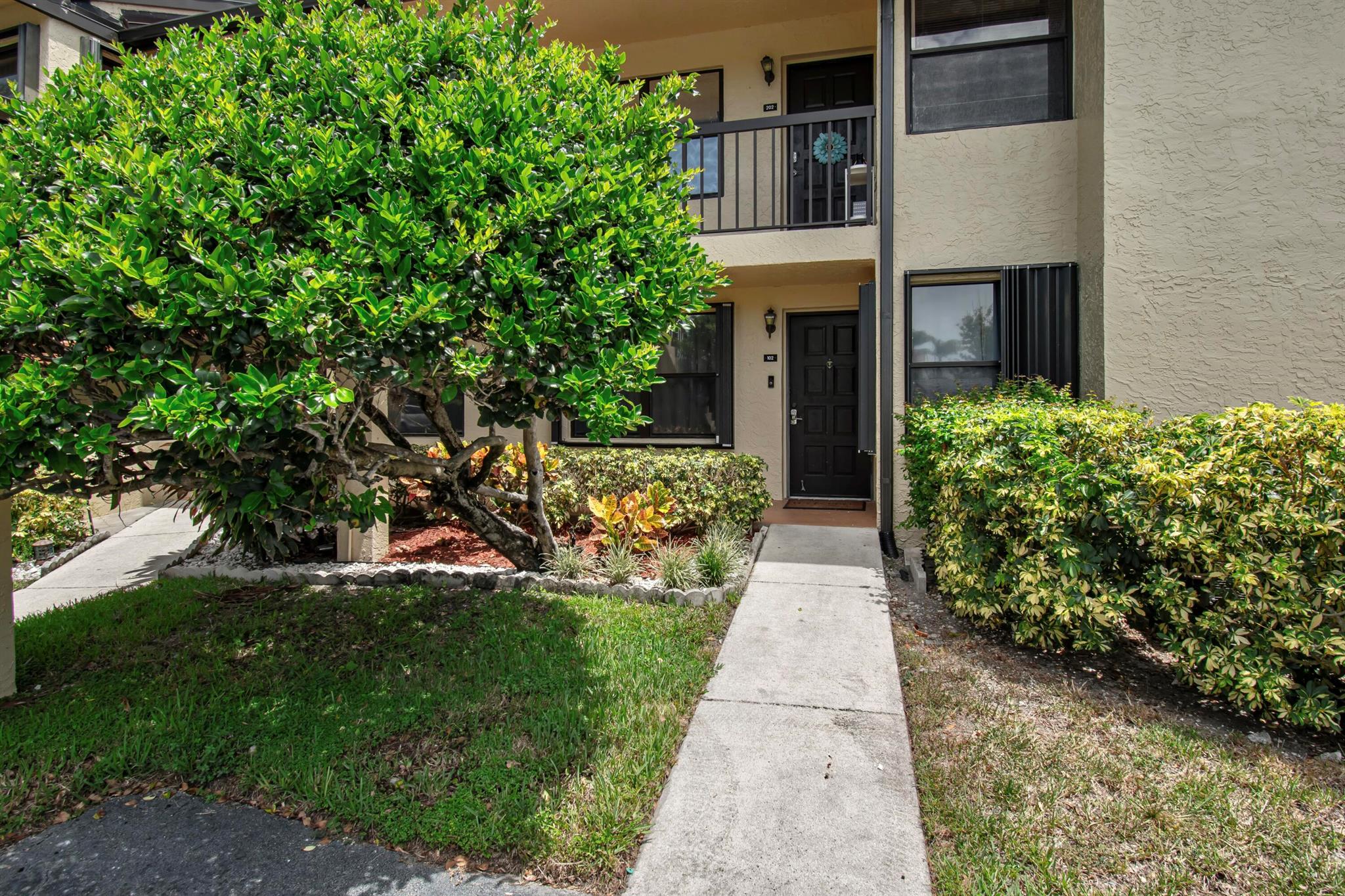 4696 Lucerne Lakes Boulevard 102