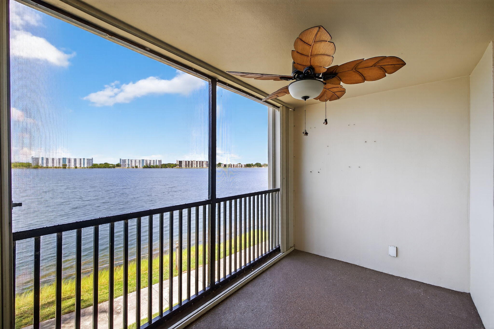 117 Lake Emerald Drive 208