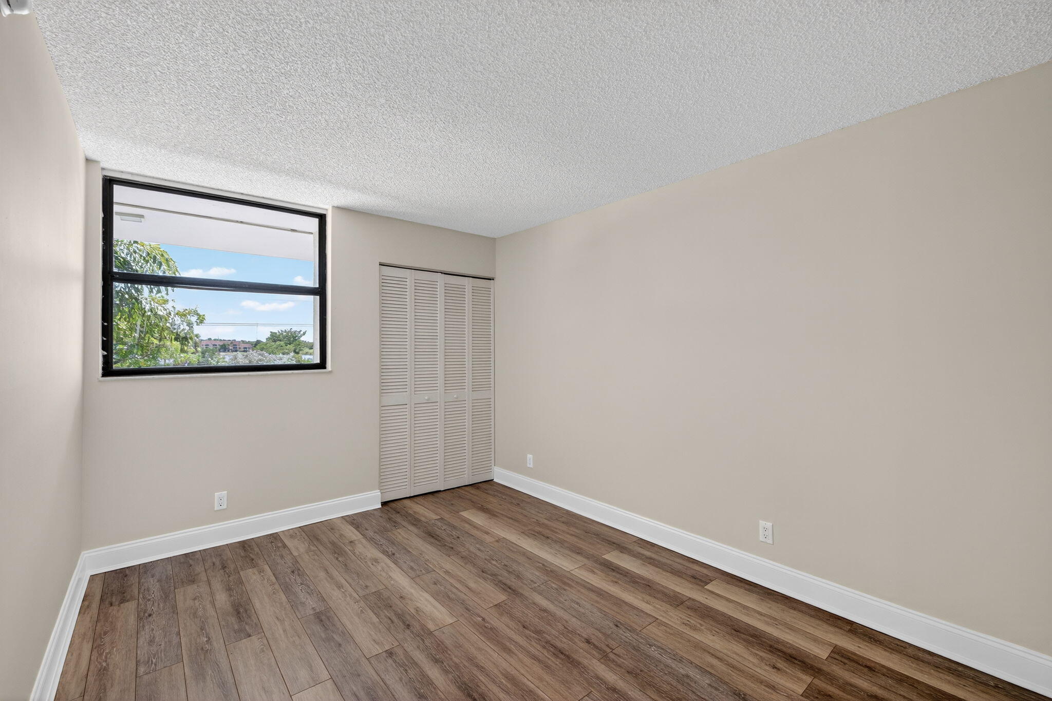 117 Lake Emerald Drive 208