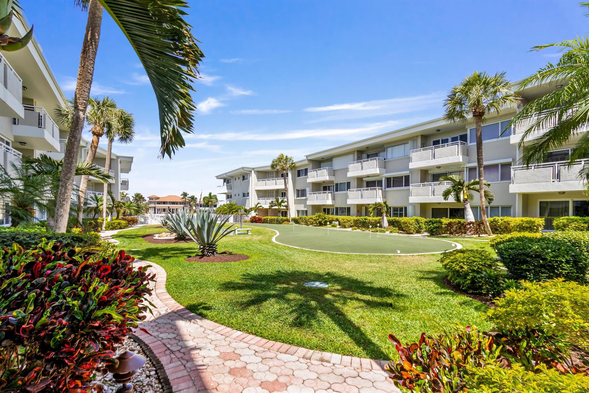 1198 Hillsboro Mile 128