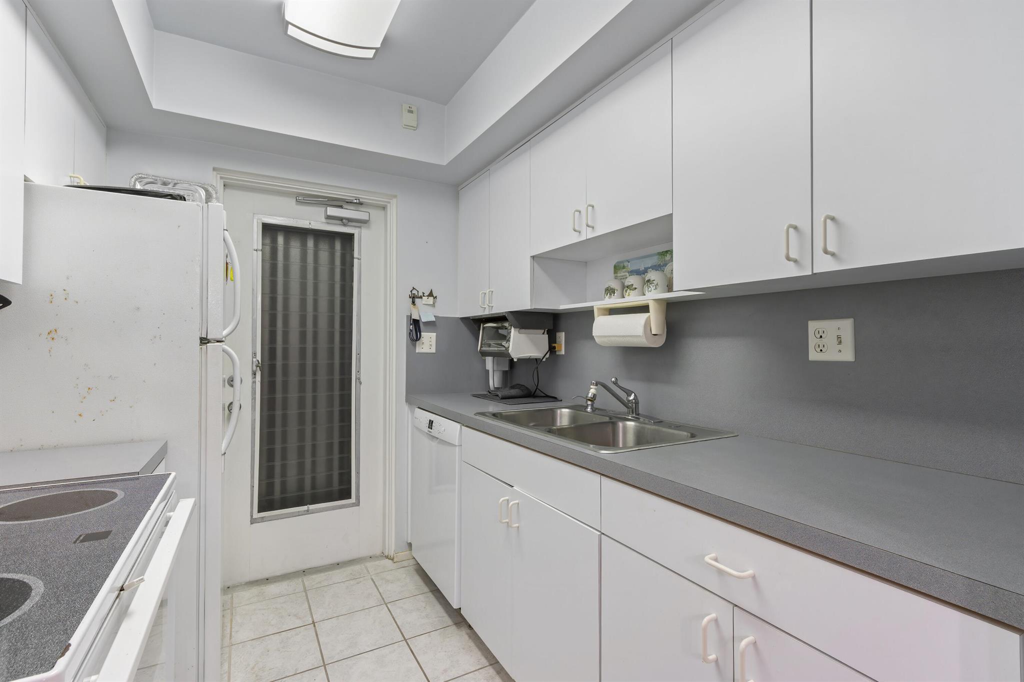 1198 Hillsboro Mile 128