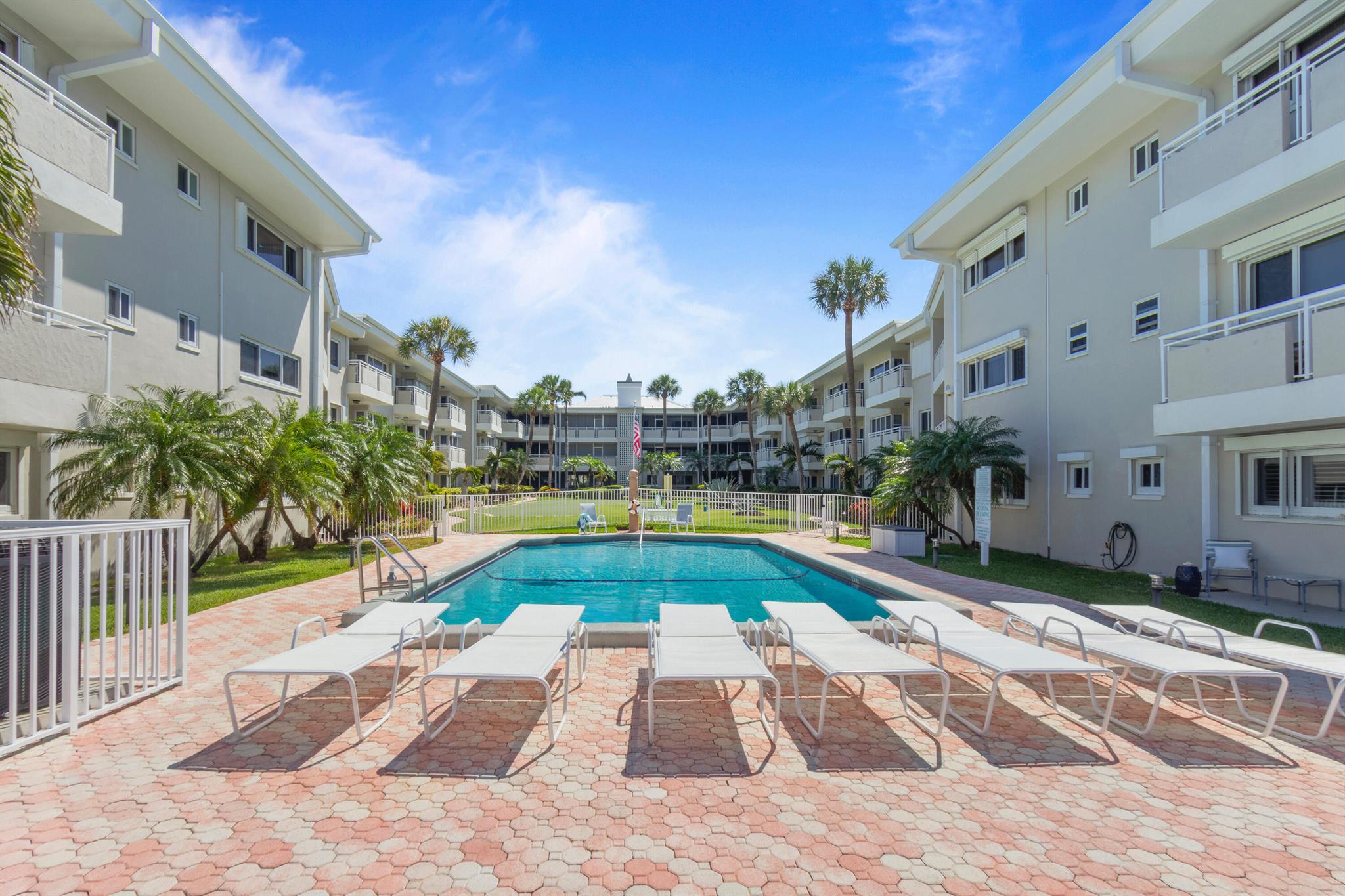 1198 Hillsboro Mile 128